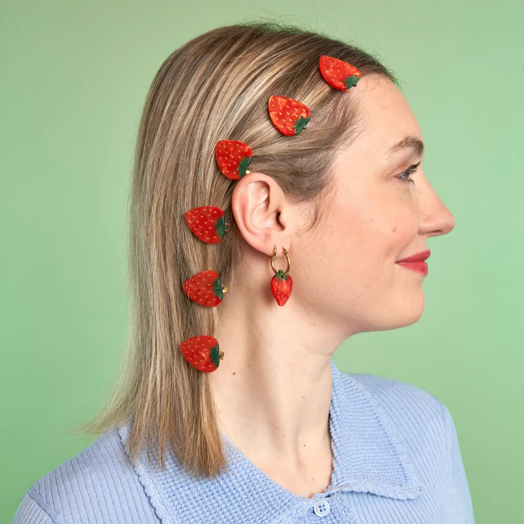 coucou-suzette-accessoire-accessory-cadeau-gift-tendance-mode-trendy-fashion-joli-jardin-lovely-garden-barrette-cheveux-hair-clip-printemps-spring-fraise-strawberry-fruit-rouge-red-po