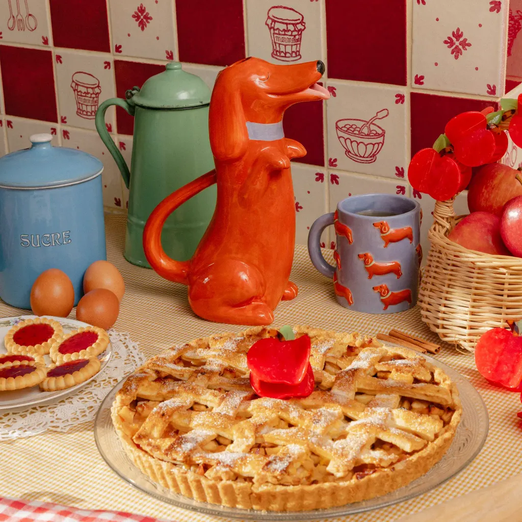 coucou-suzette-accessoire-accessory-cadeau-gift-tendance-mode-trendy-fashion-dinette-automne-fall-tea-party-carafe-jug-ceramique-ceramic-home-maison-teckel-dachshund-violet-purple-cre_b971b9d2-fdc7-4b26-b870-5268b3cb8f3a