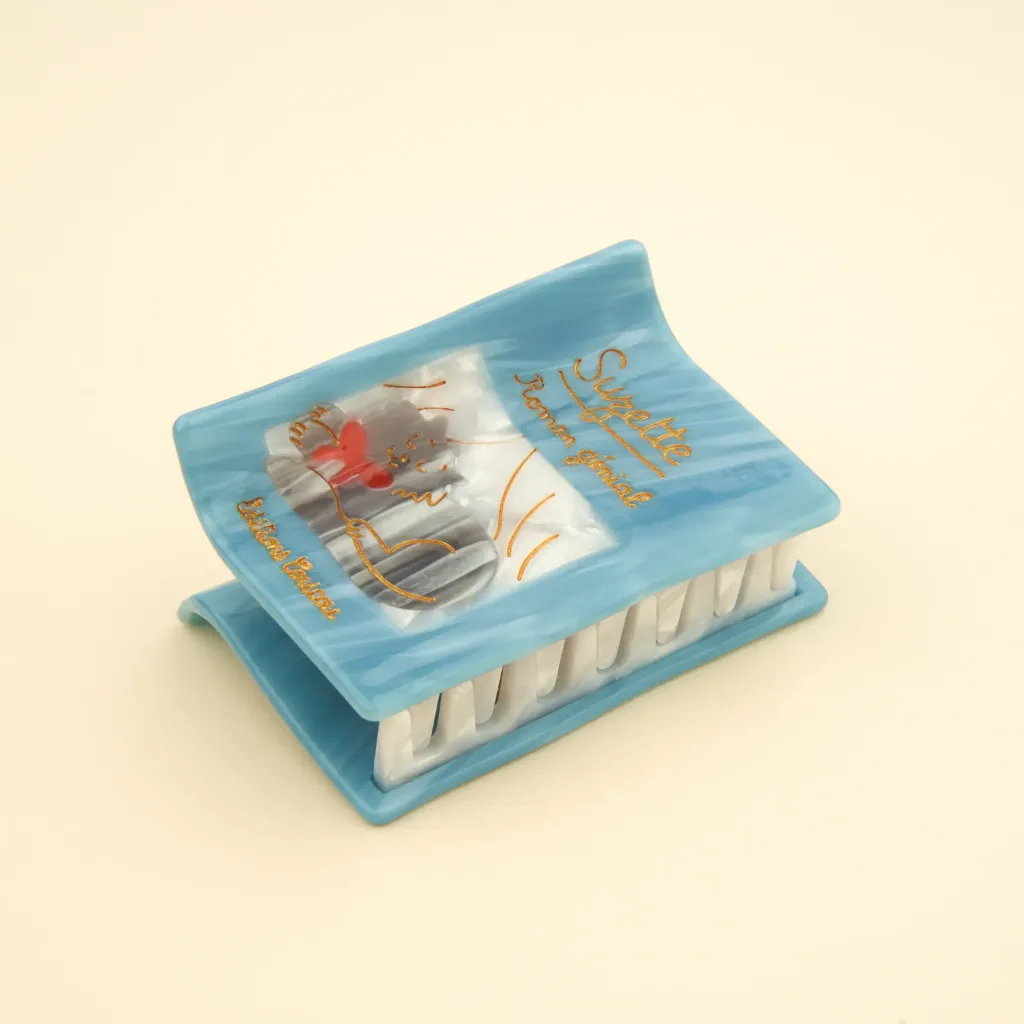 coucou-suzette-accessoire-accessory-cadeau-gift-tendance-mode-trendy-fashion-douce-france-french-frenchy-pince-cheveux-hair-claw-roman-book-bleu-blue-HD