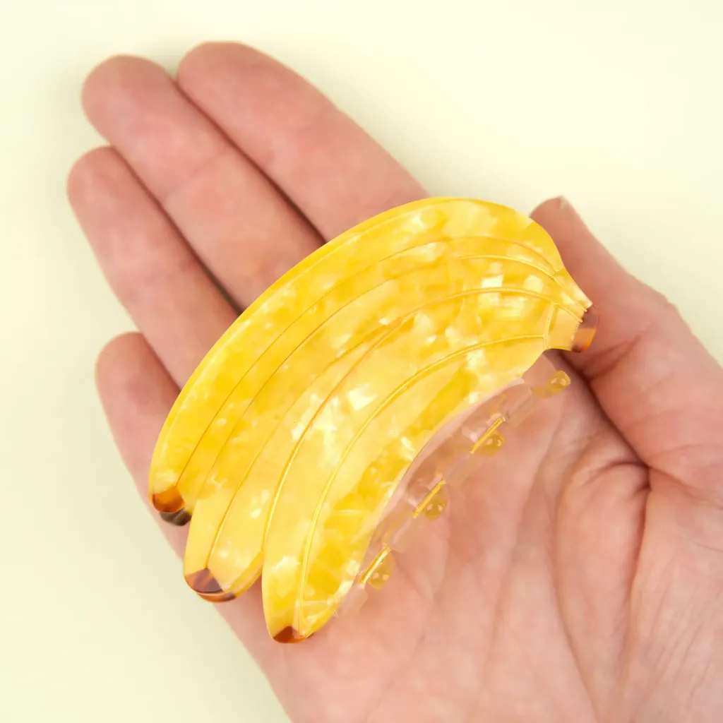 coucou-suzette-accessoire-accessory-cadeau-gift-tendance-mode-trendy-fashion-vitamine-vitamin-pince-cheveux-hair-claw-ete-summer-banane-banana-fruit-jaune-yellow2