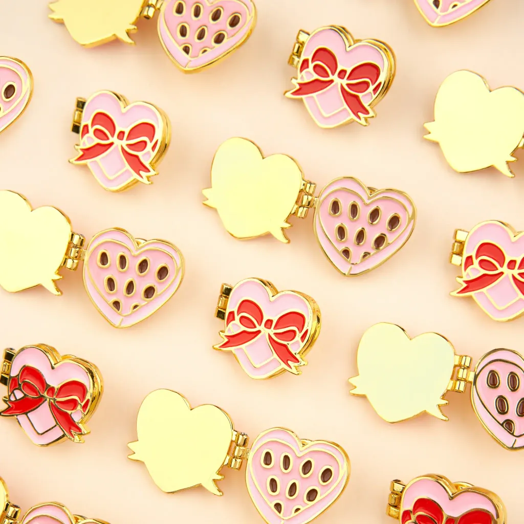 coucou-suzette-accessoire-accessory-cadeau-gift-tendance-mode-trendy-fashion-saint-valentin-valentin-day-rendez-vous-galant-pins-boite-chocolat-chocolate-box-rose-pink-group