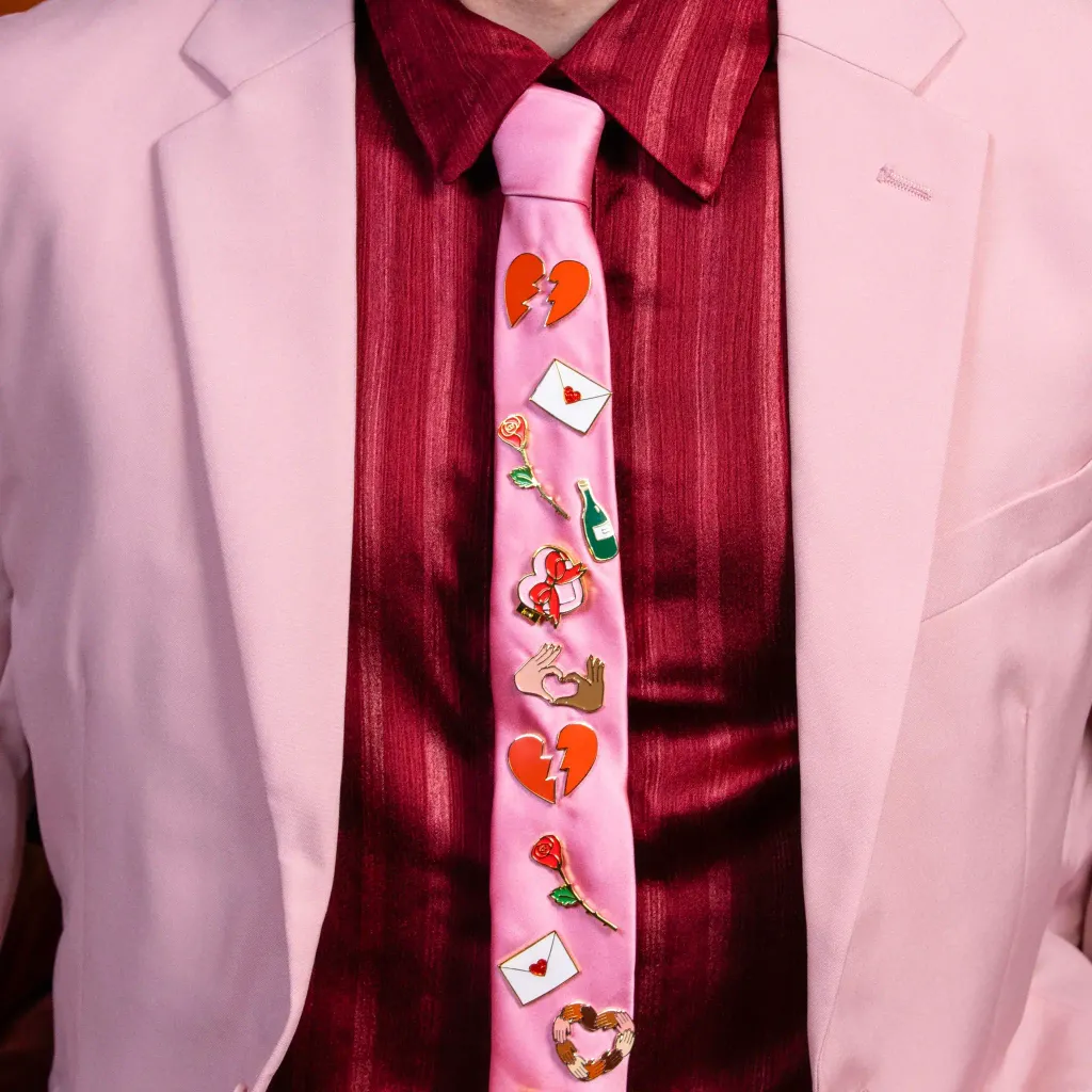 coucou-suzette-accessoire-accessory-cadeau-gift-tendance-mode-trendy-fashion-saint-valentin-valentin-day-rendez-vous-galant-pins-boite-chocolat-chocolate-box-rose-pink-crea_d658d9a9-818f-475d-bd08-59b83c0f500e