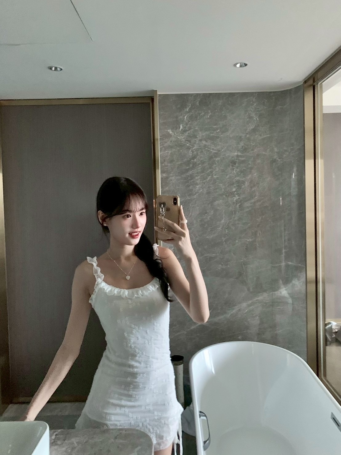 C4AE72B0-73EA-4959-8251-13B7E9D28A39