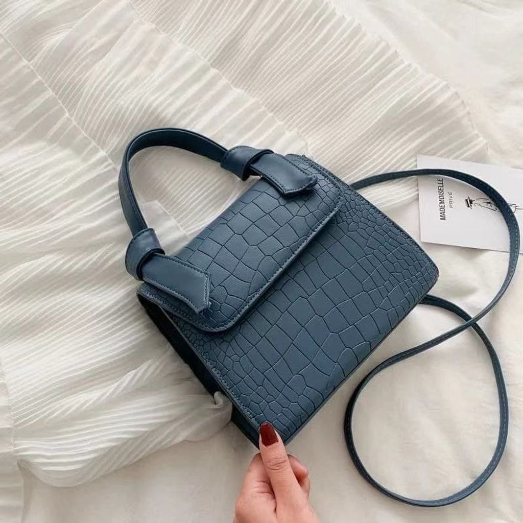 GNA SLING BAG BLUE