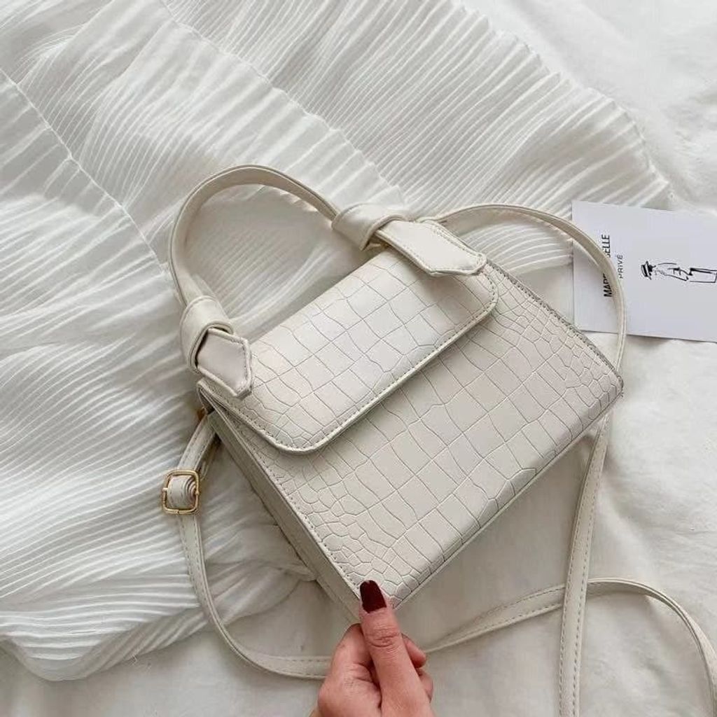 GNA SLING BAG WHITE