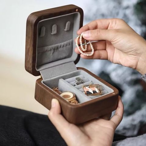 tw-11134207-7rbk0-mah8z8iw76523c