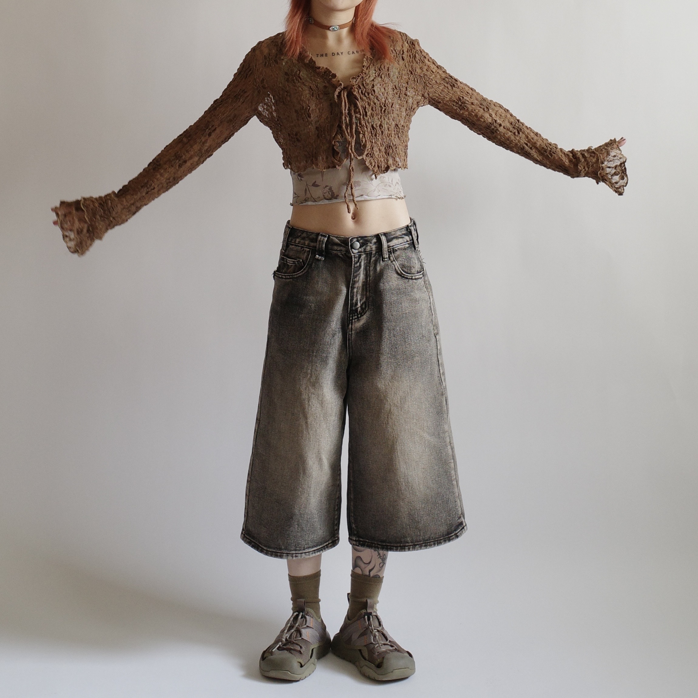 棕花瓣喇叭袖綁帶罩衫1