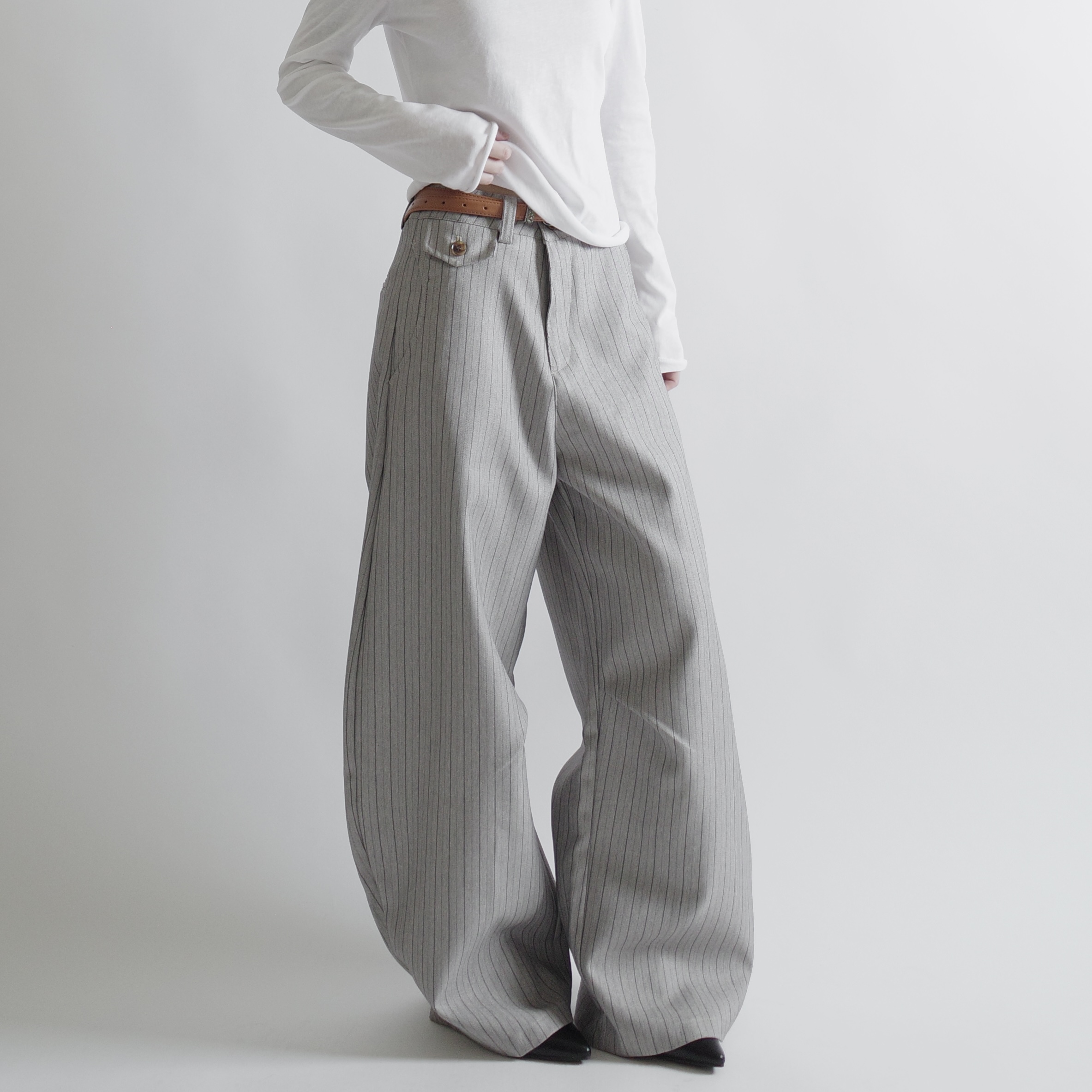 灰黑直紋褶皺西裝彎刀褲1