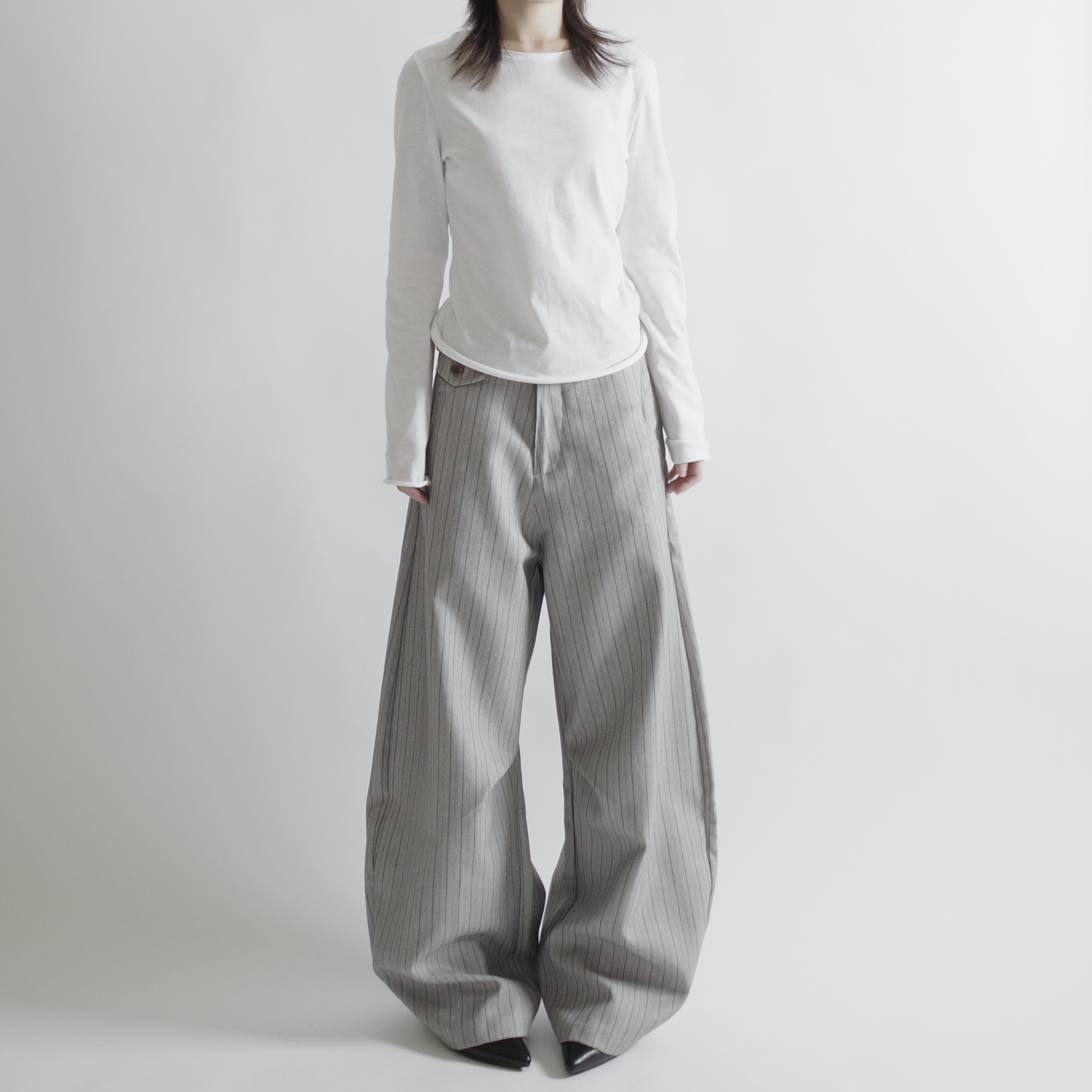 後中線捲邊薄透長袖上衣0