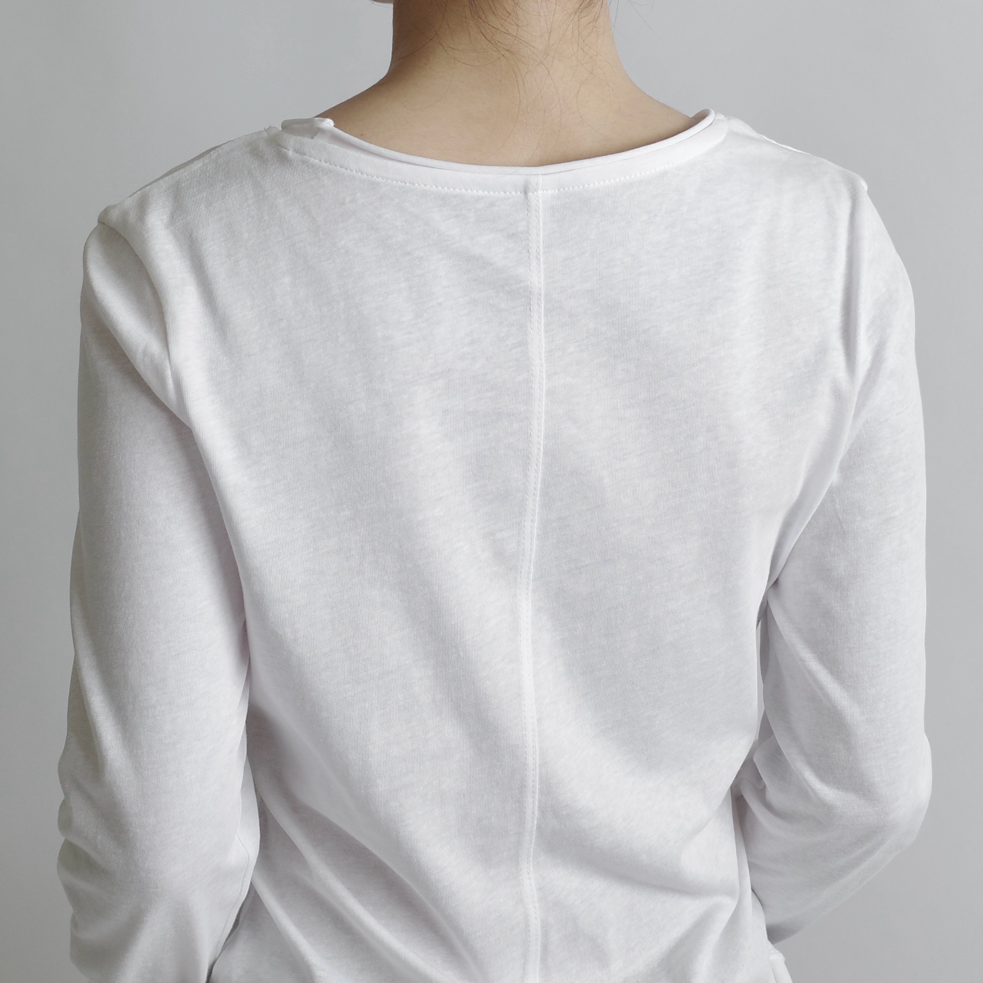 後中線捲邊薄透長袖上衣2