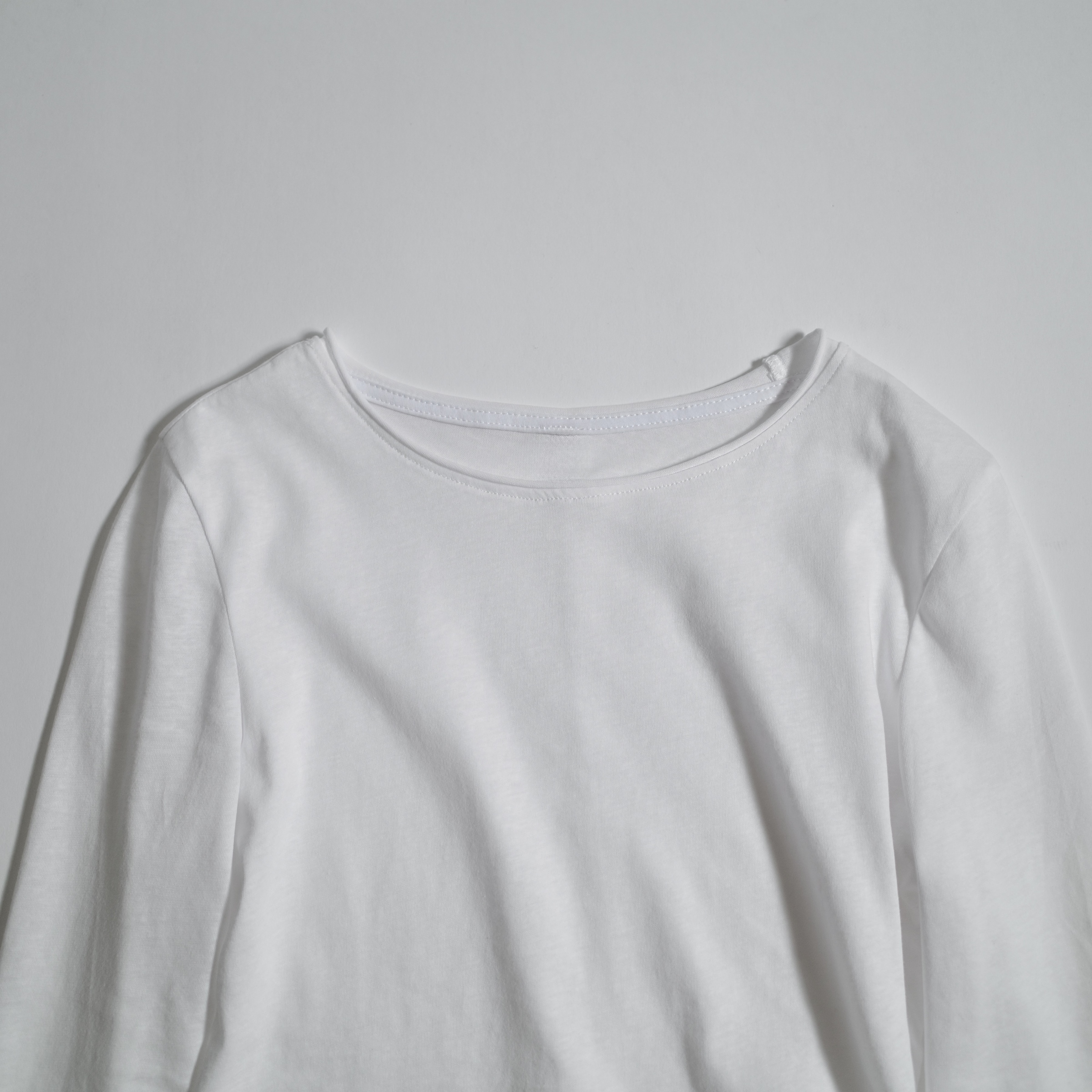 後中線捲邊薄透長袖上衣3