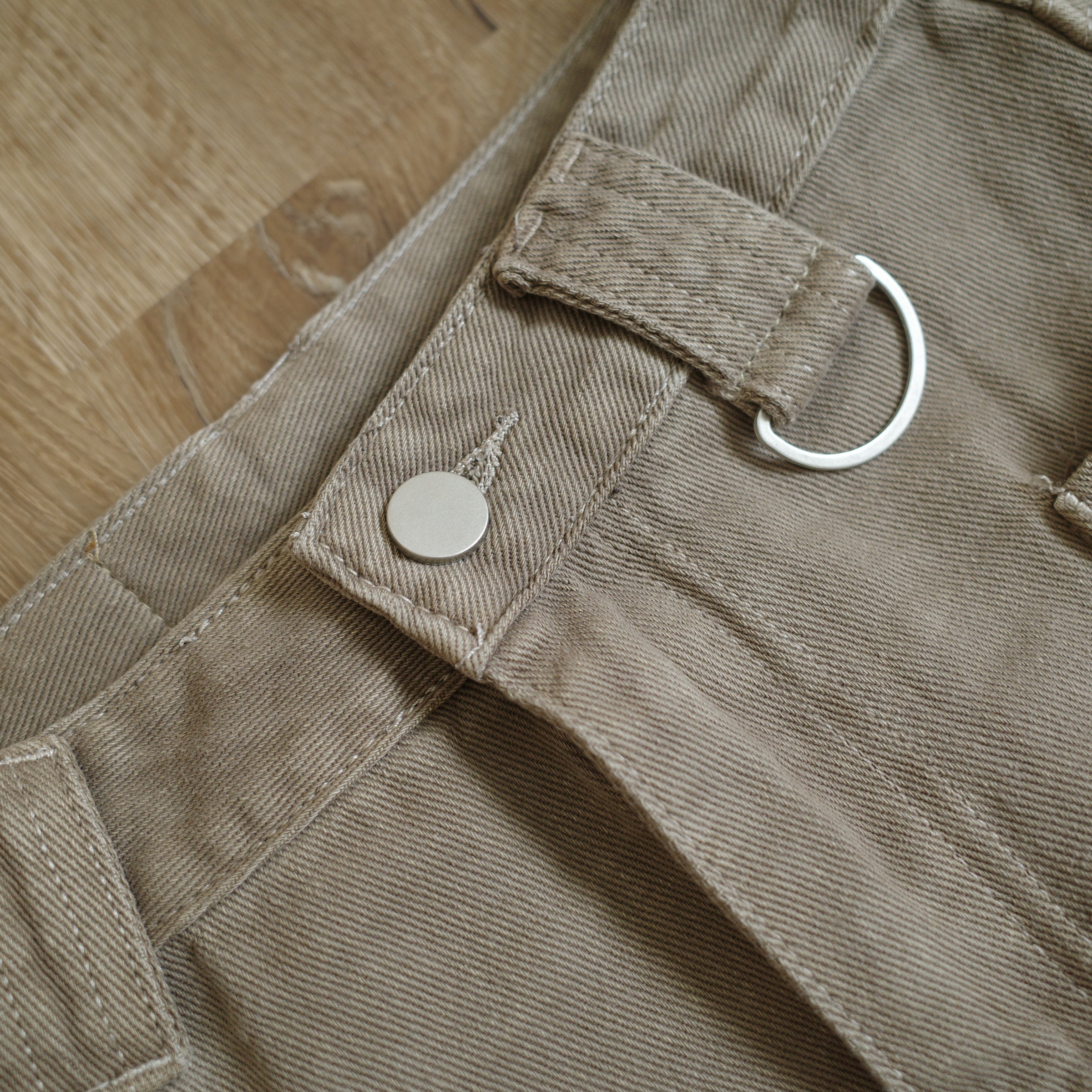 卡其鬚鬚後開叉裙7