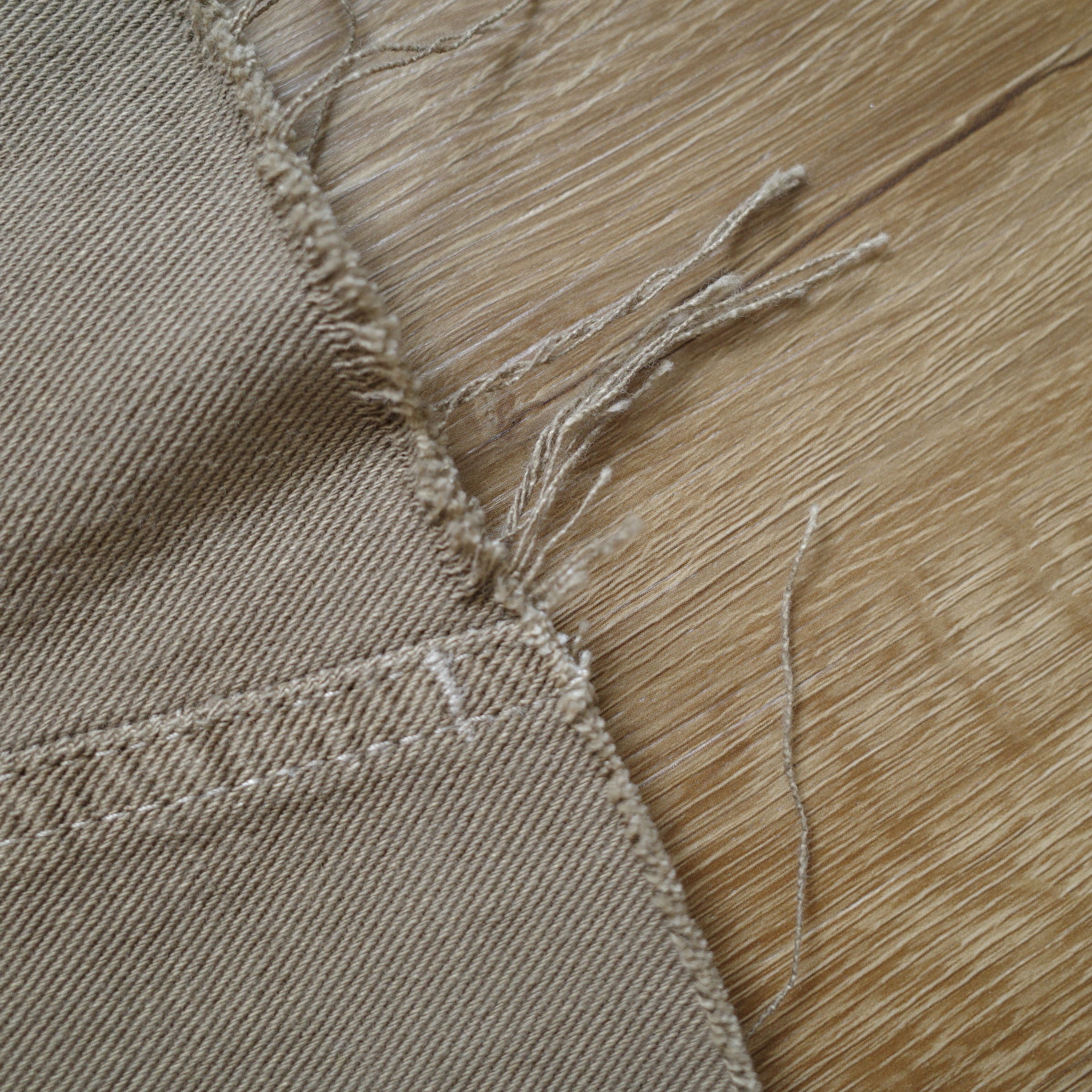 卡其鬚鬚後開叉裙9