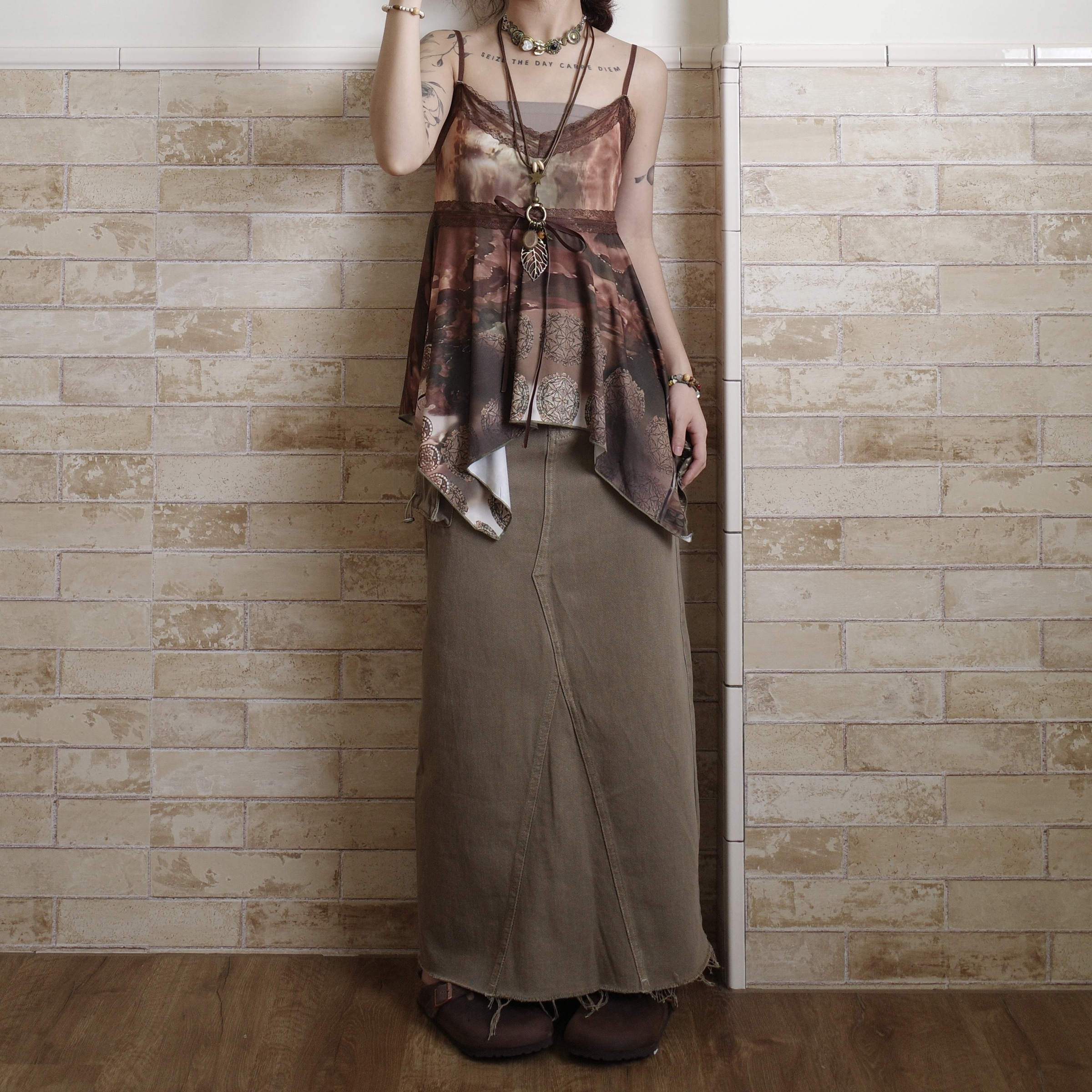 卡其鬚鬚後開叉裙2