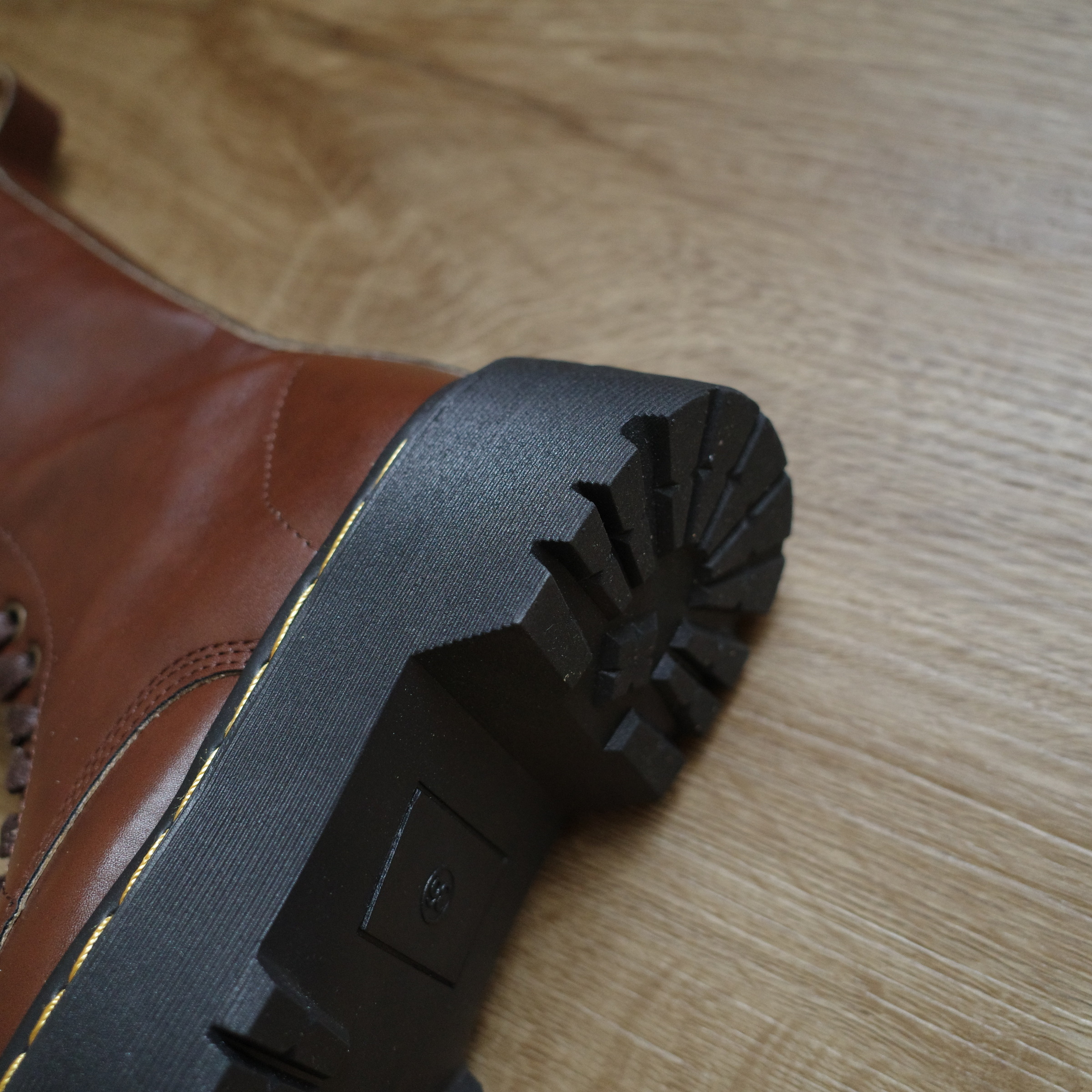 深棕中筒厚底靴8