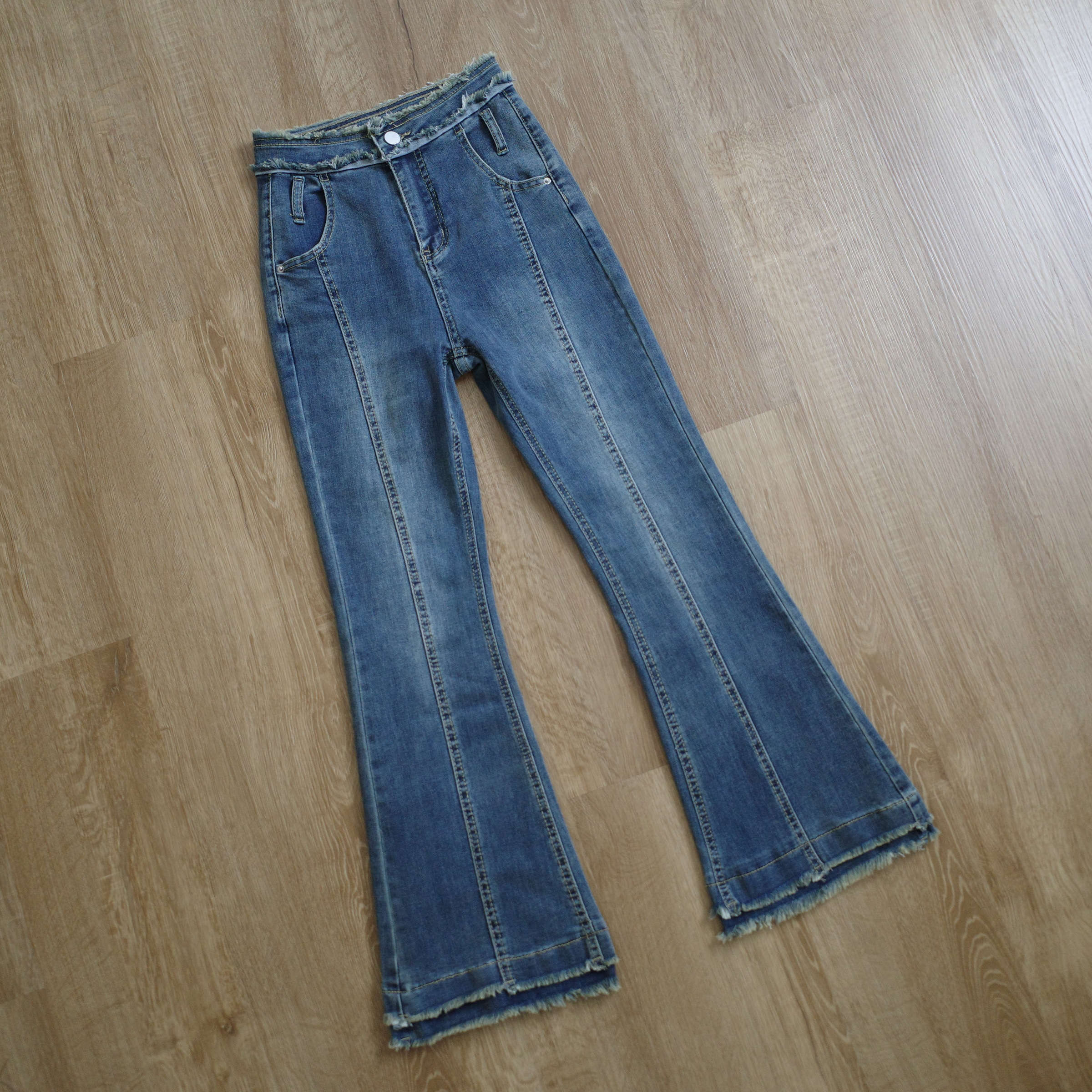 層次毛邊喇叭牛仔褲5