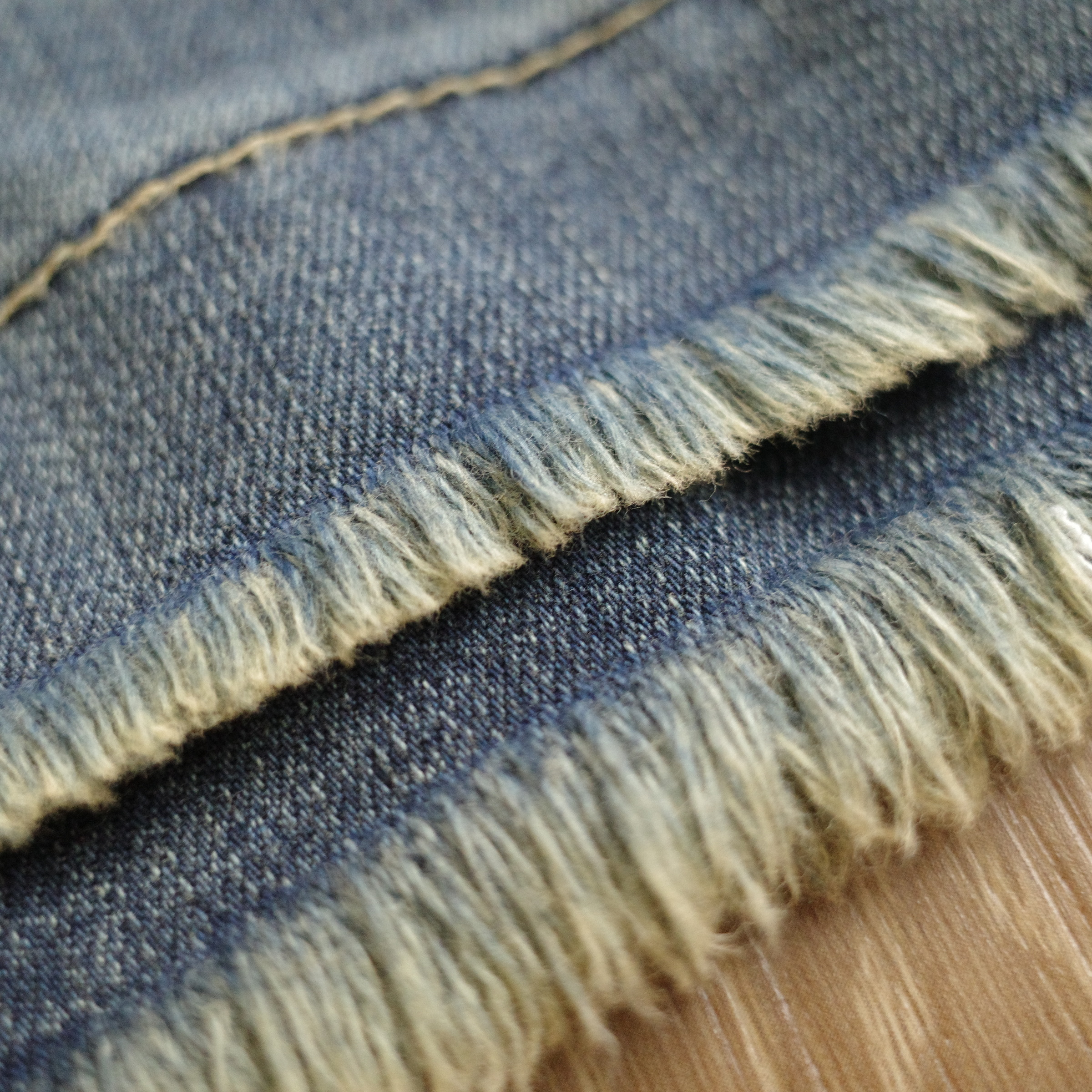 層次毛邊喇叭牛仔褲7