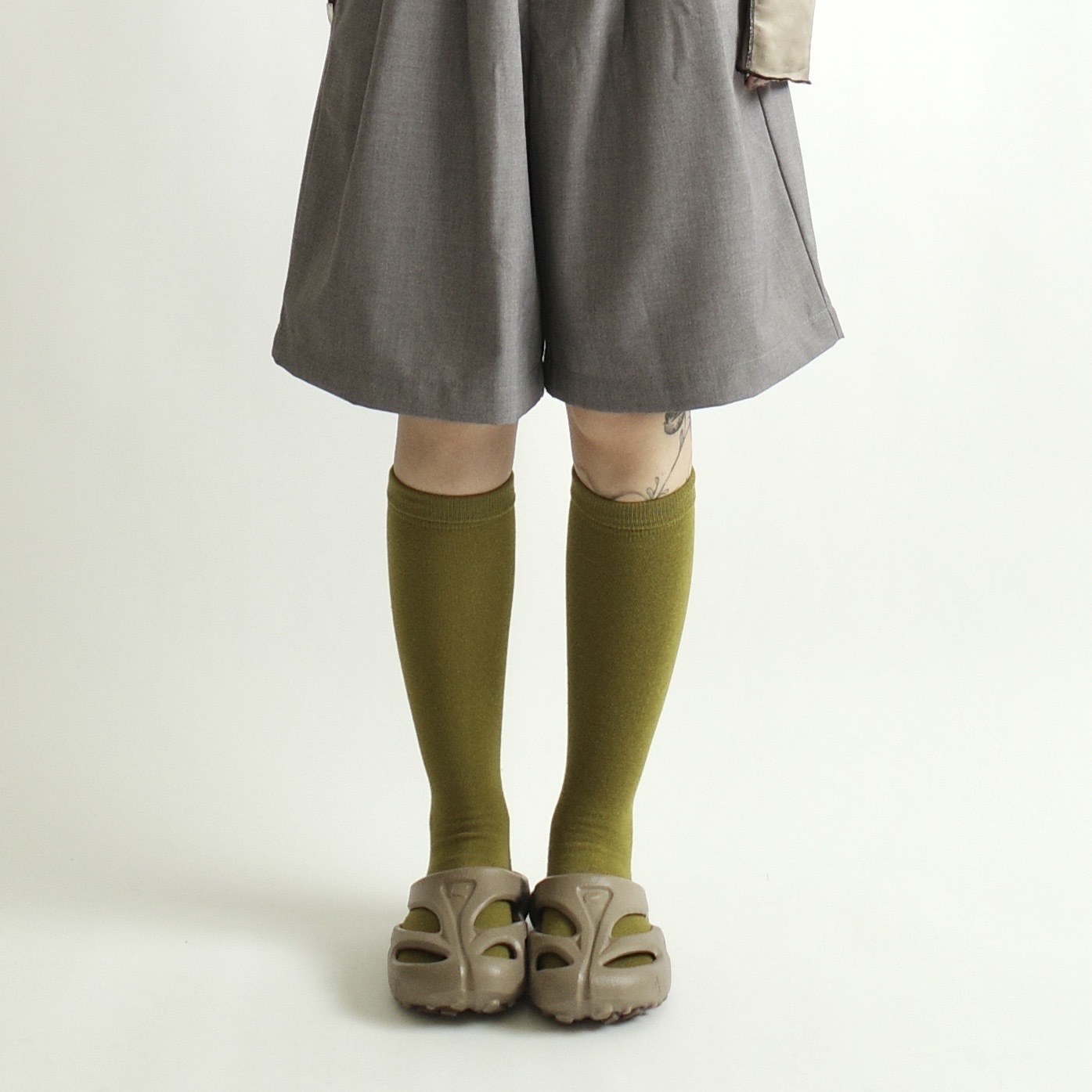 橄欖綠高筒小腿襪1
