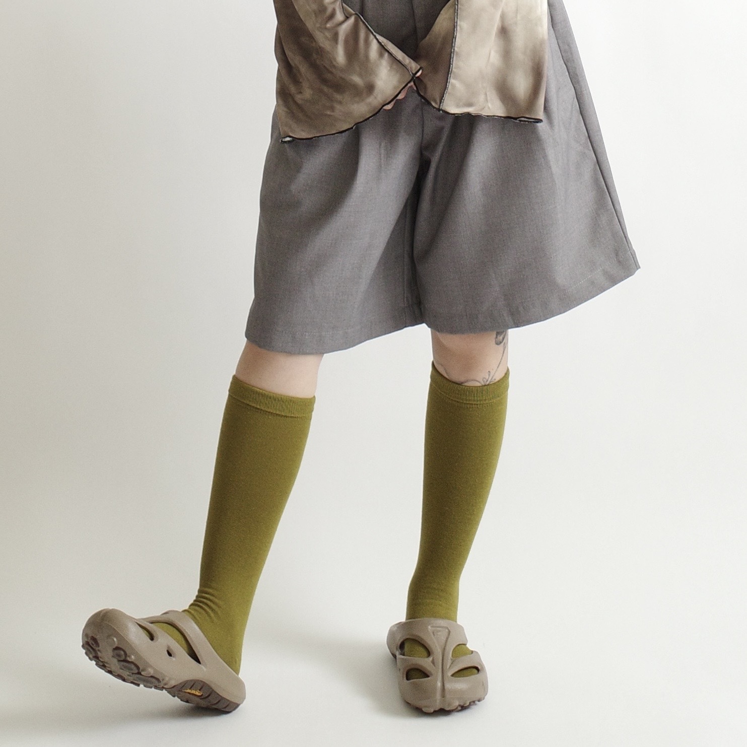 橄欖綠高筒小腿襪