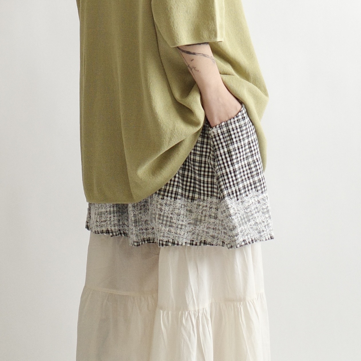 黑白格蕾絲短褲