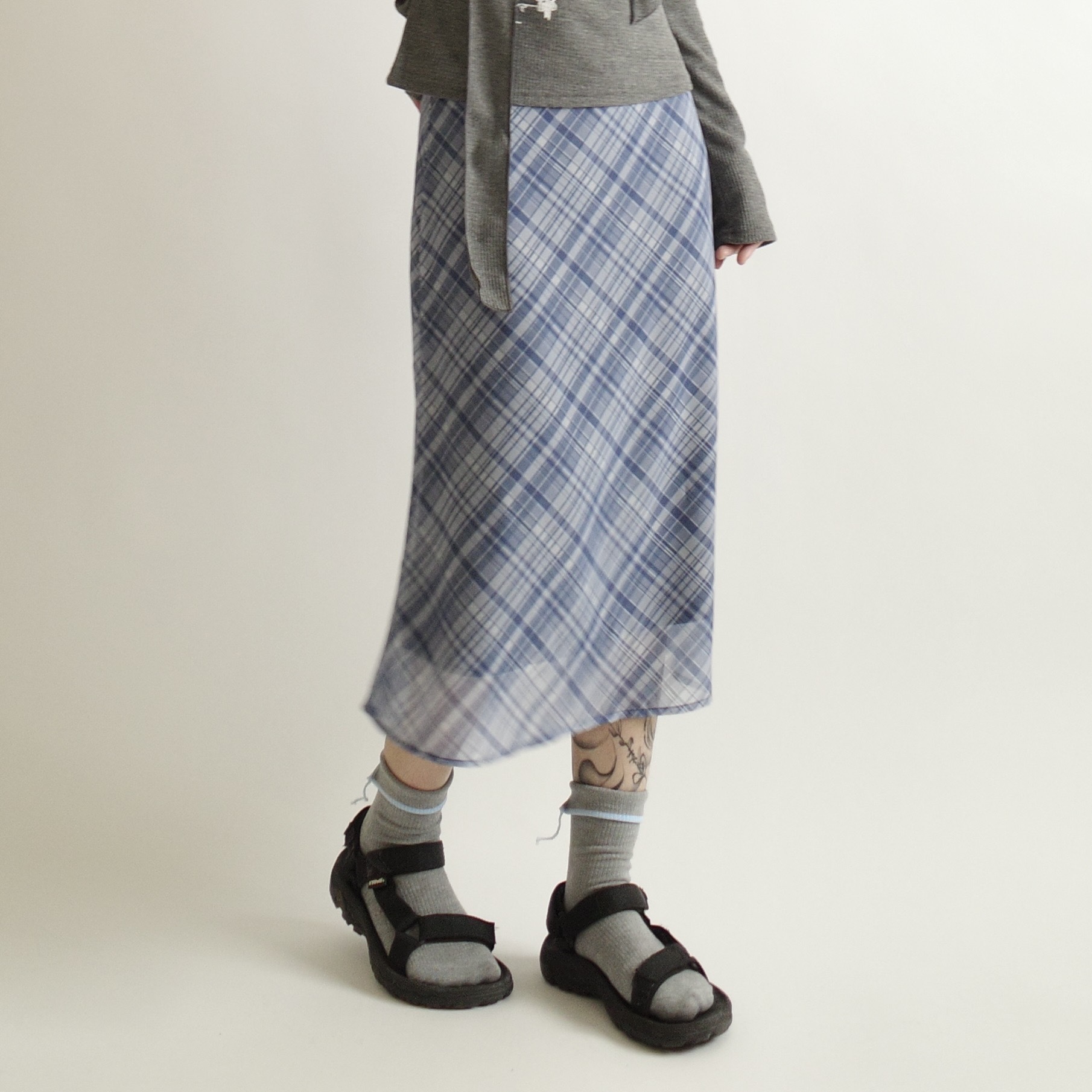 灰藍雪紡斜格紋裙1