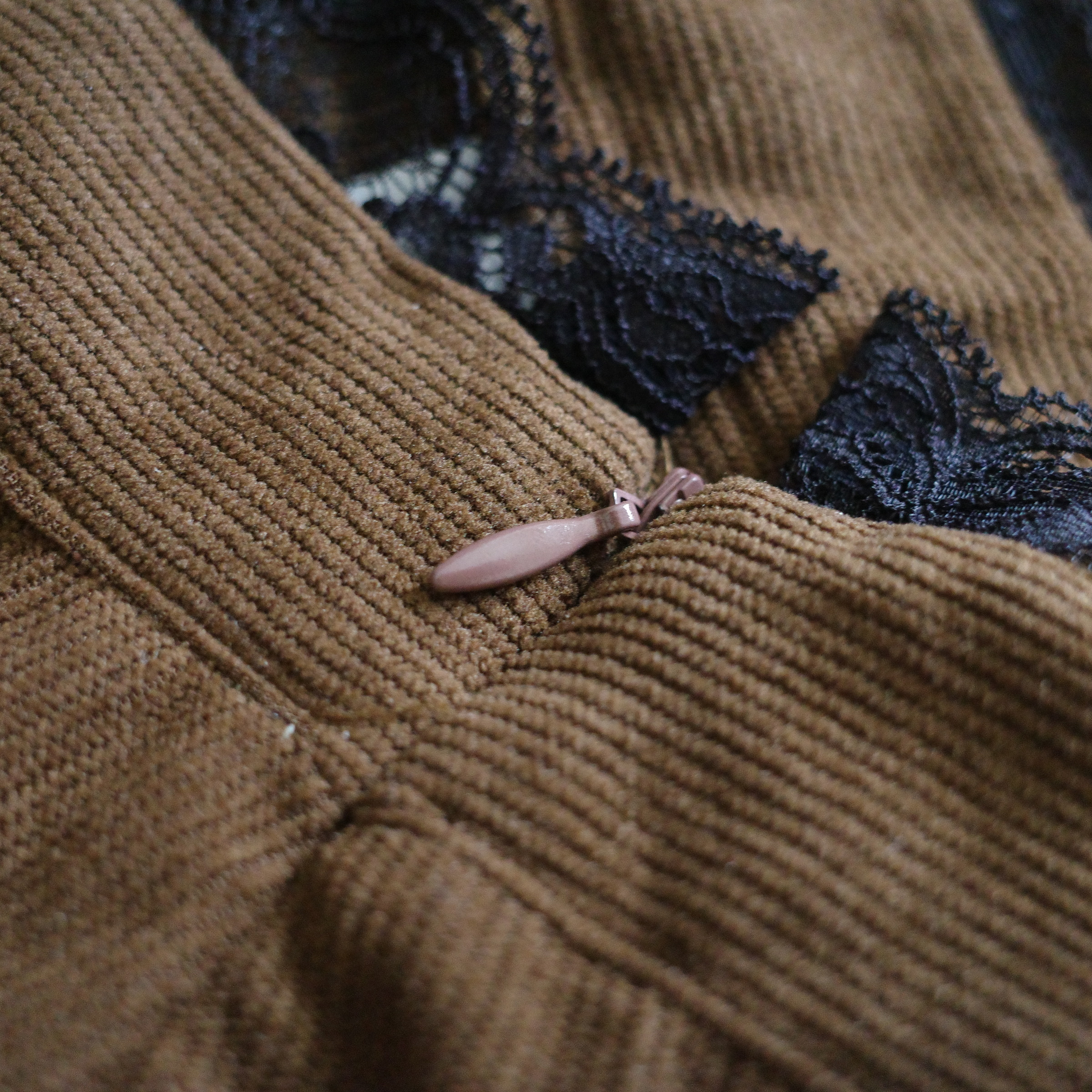 深咖燈芯絨蕾絲裙4