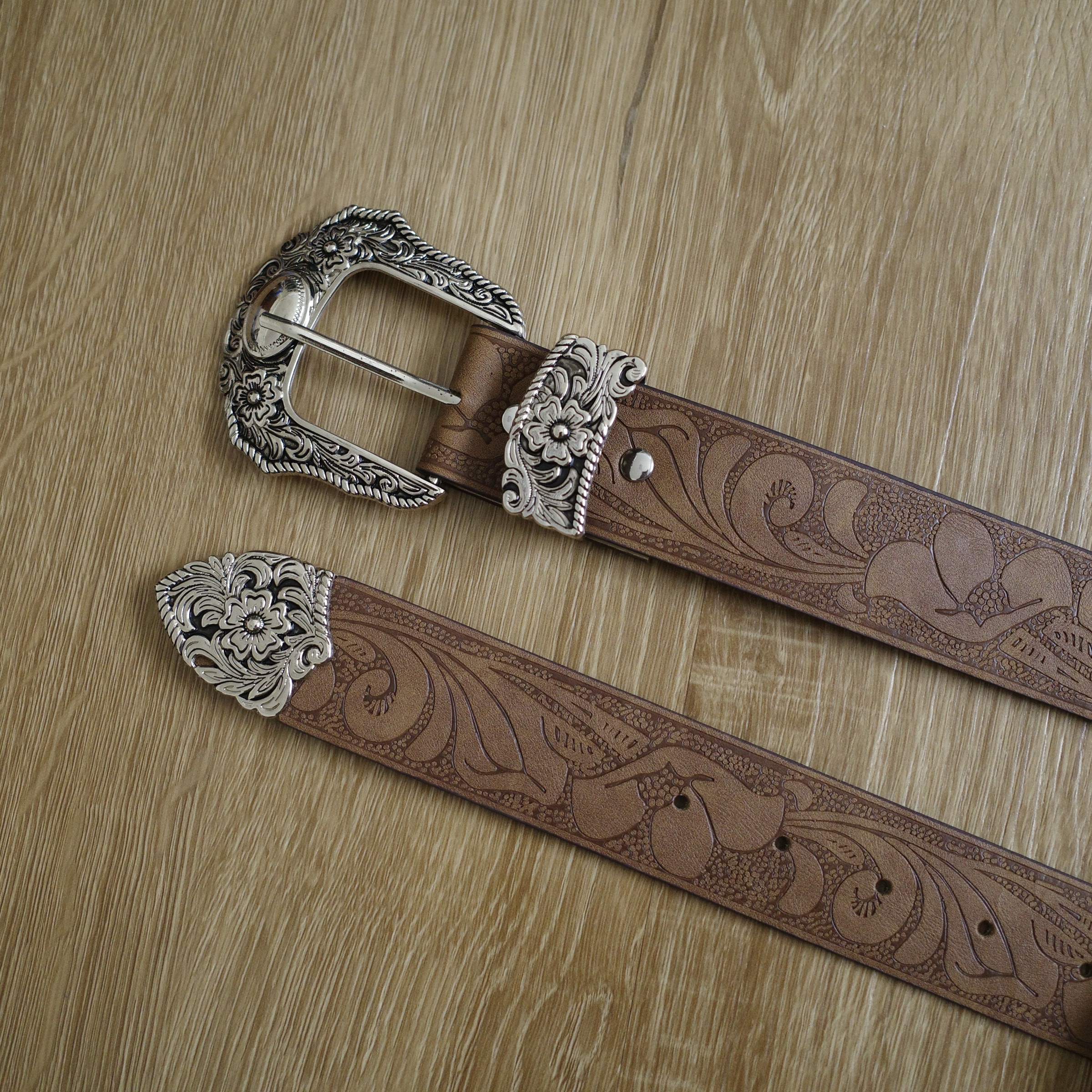 棕花紋雕花皮帶1