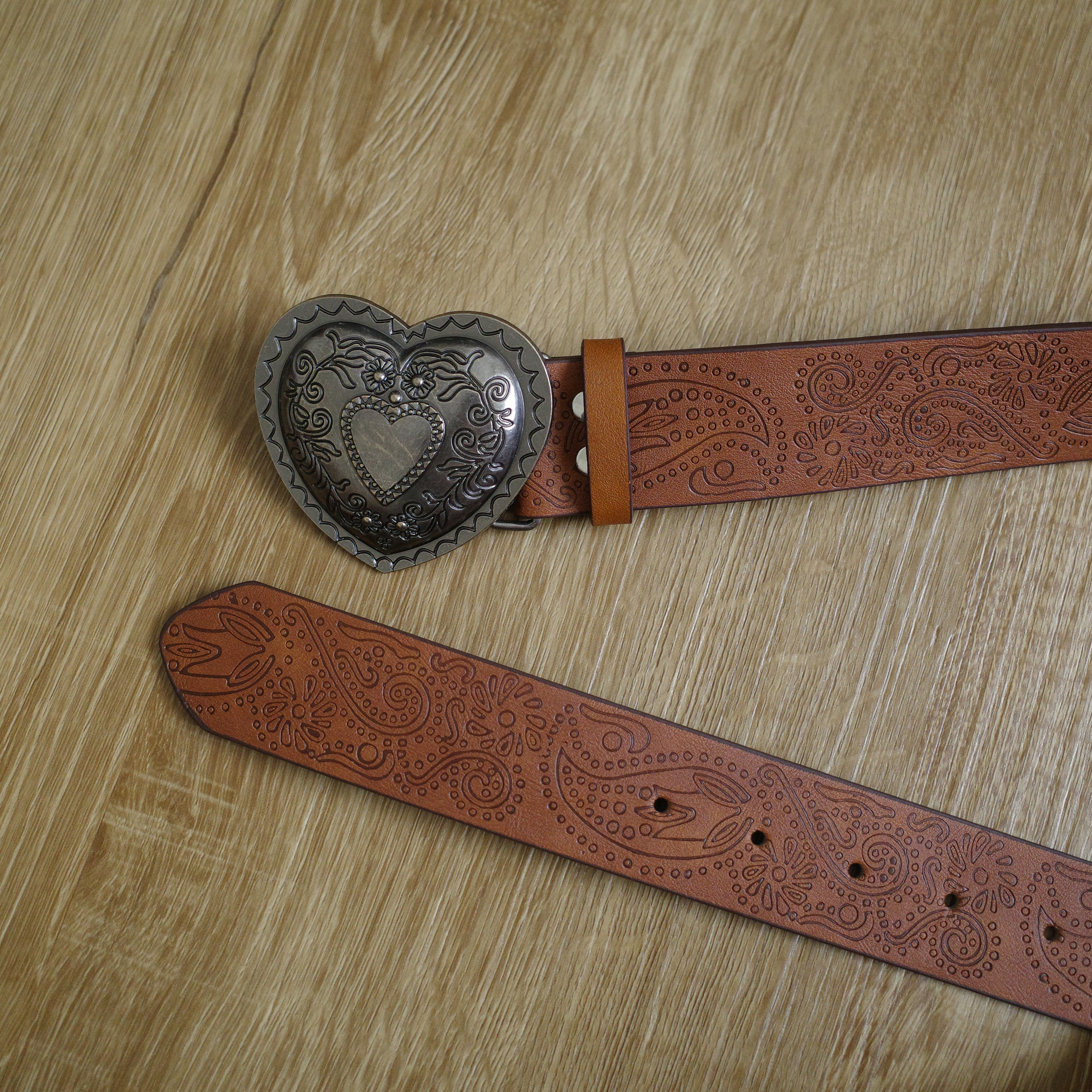 駝色愛心變形蟲雕花皮帶2