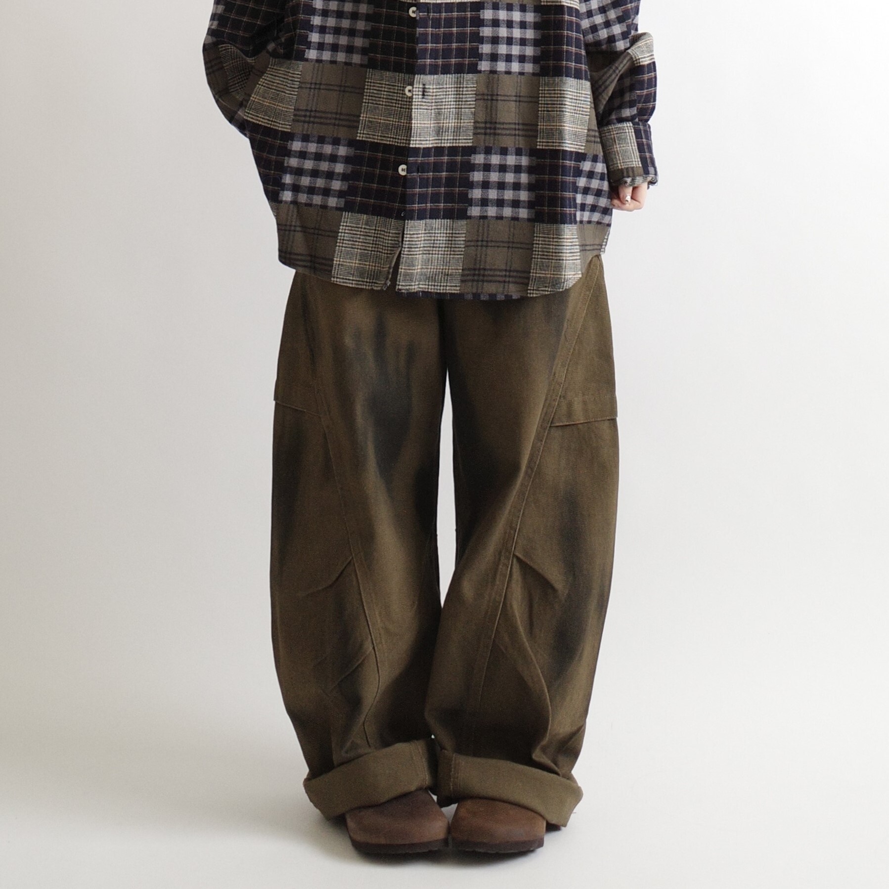 髒髒染褶皺寬褲0