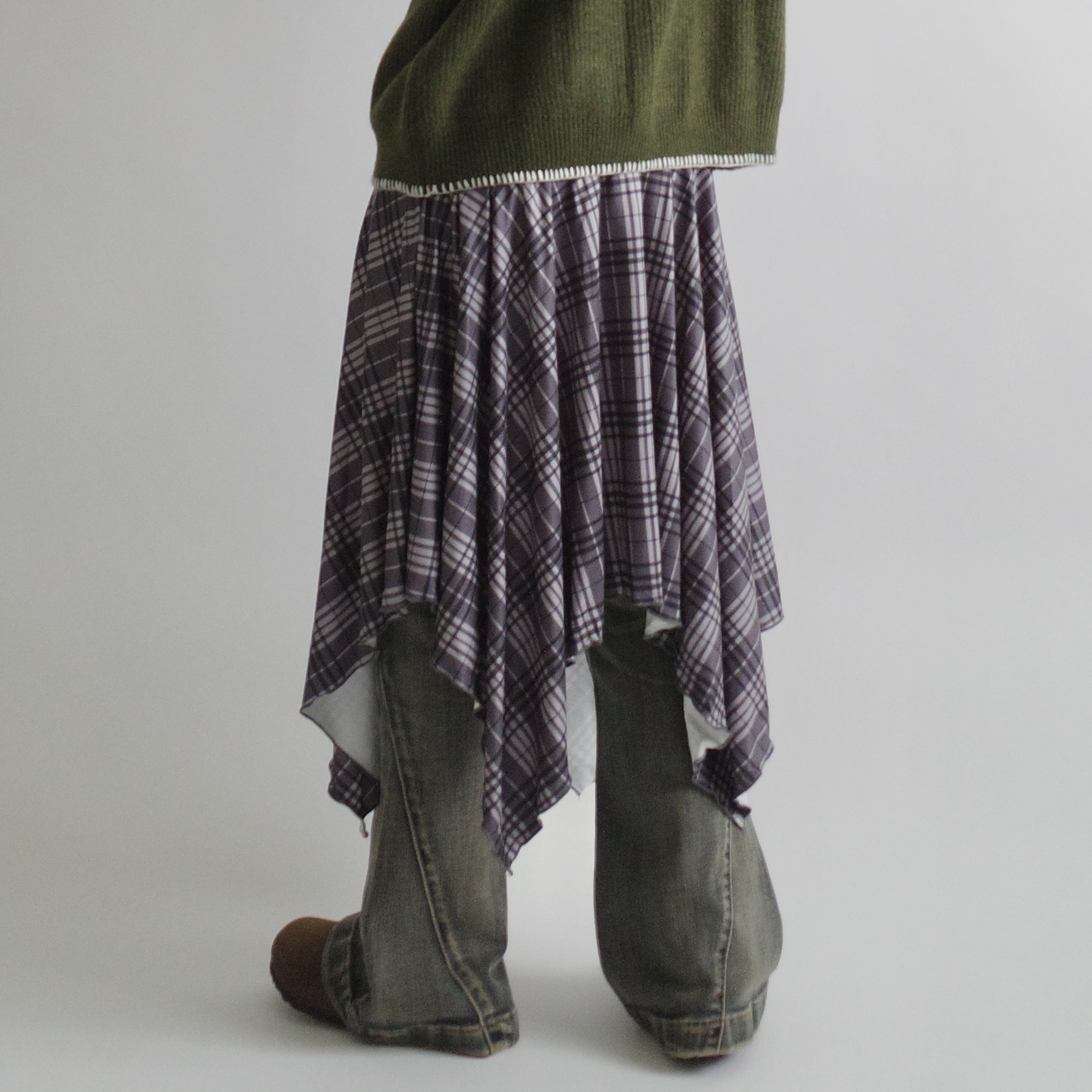 灰黑格紋不規則波浪裙2