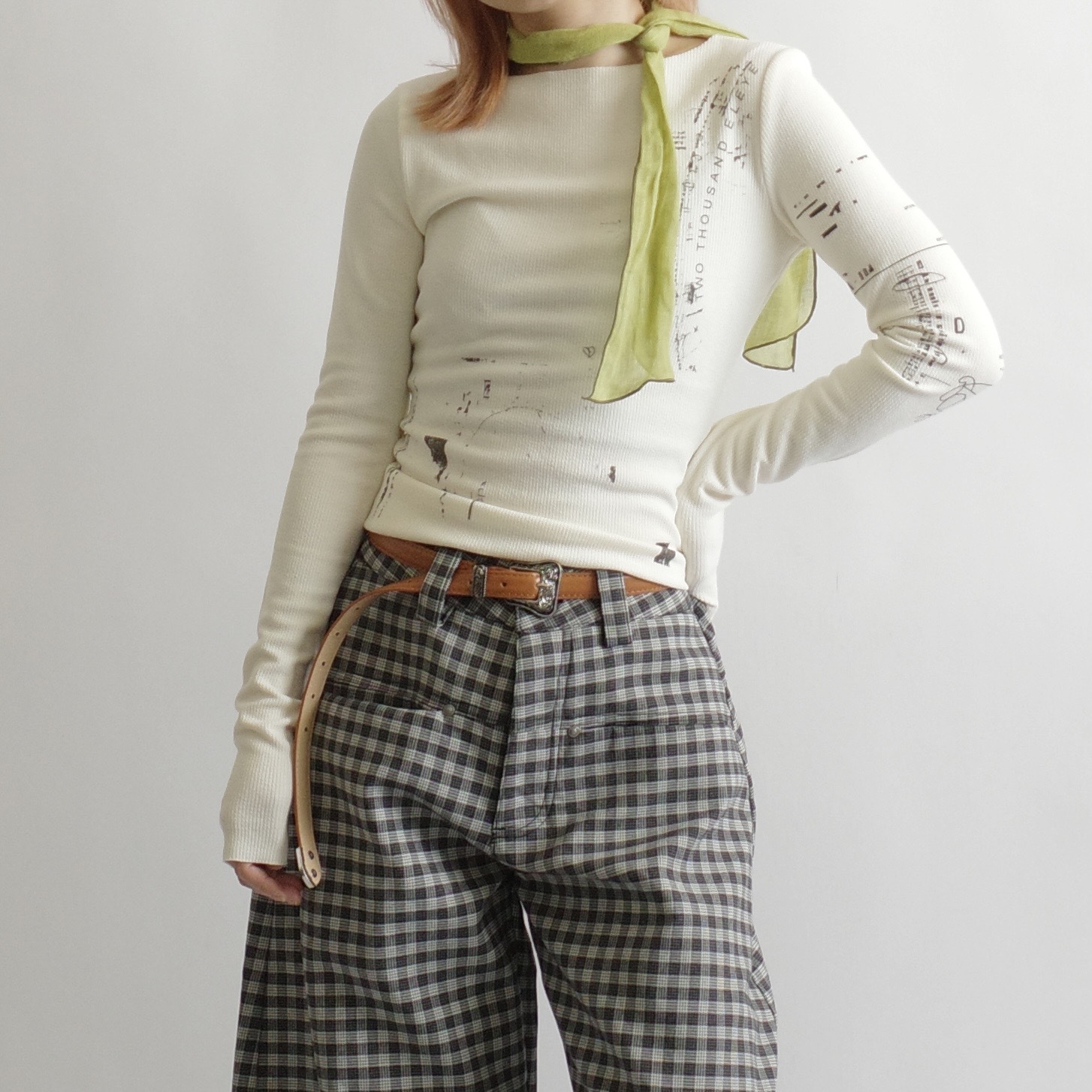 碎黑字母針織正肩長袖