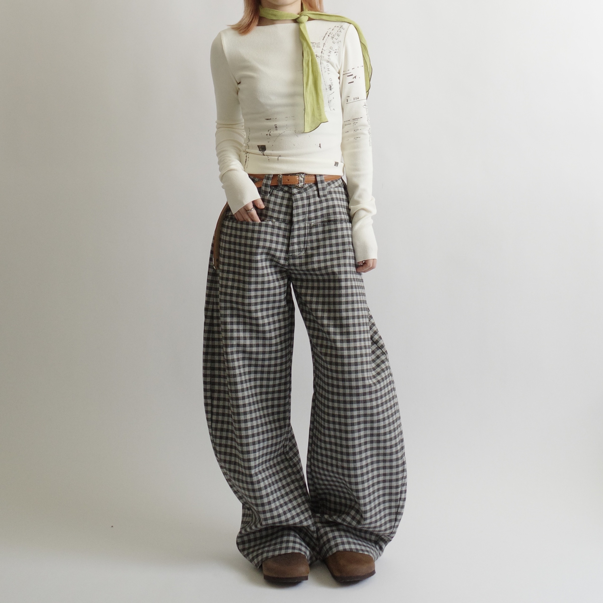 碎黑字母針織正肩長袖3