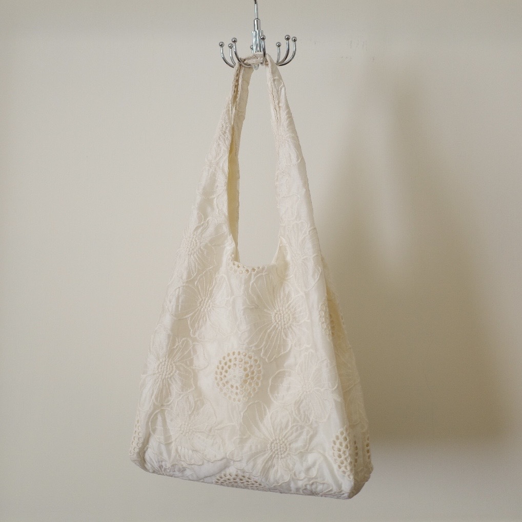 米白蕾絲刺繡花布包1