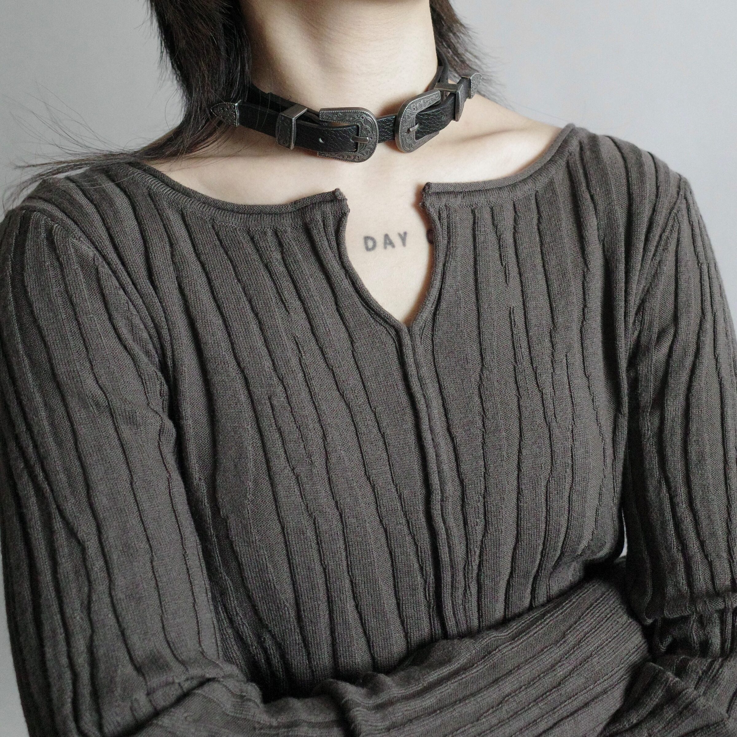 灰褐流紋缺口領羊毛混紡針織衫5