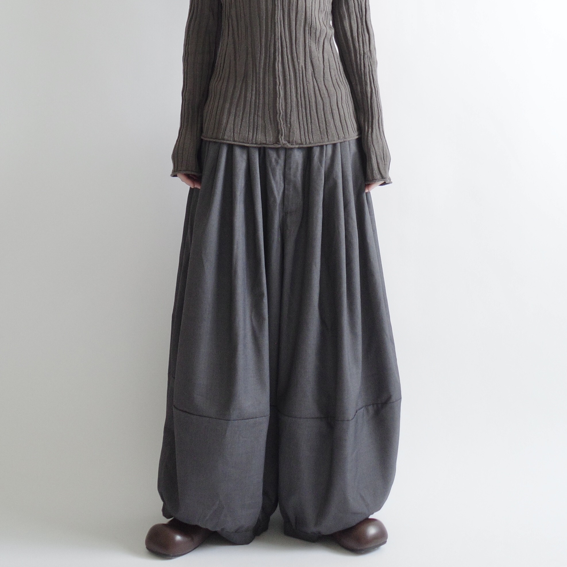 深灰燈籠西裝寬褲2