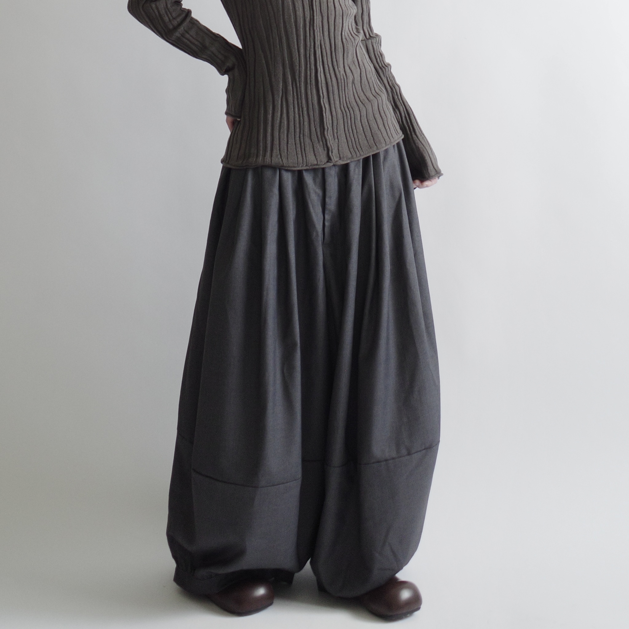 深灰燈籠西裝寬褲1