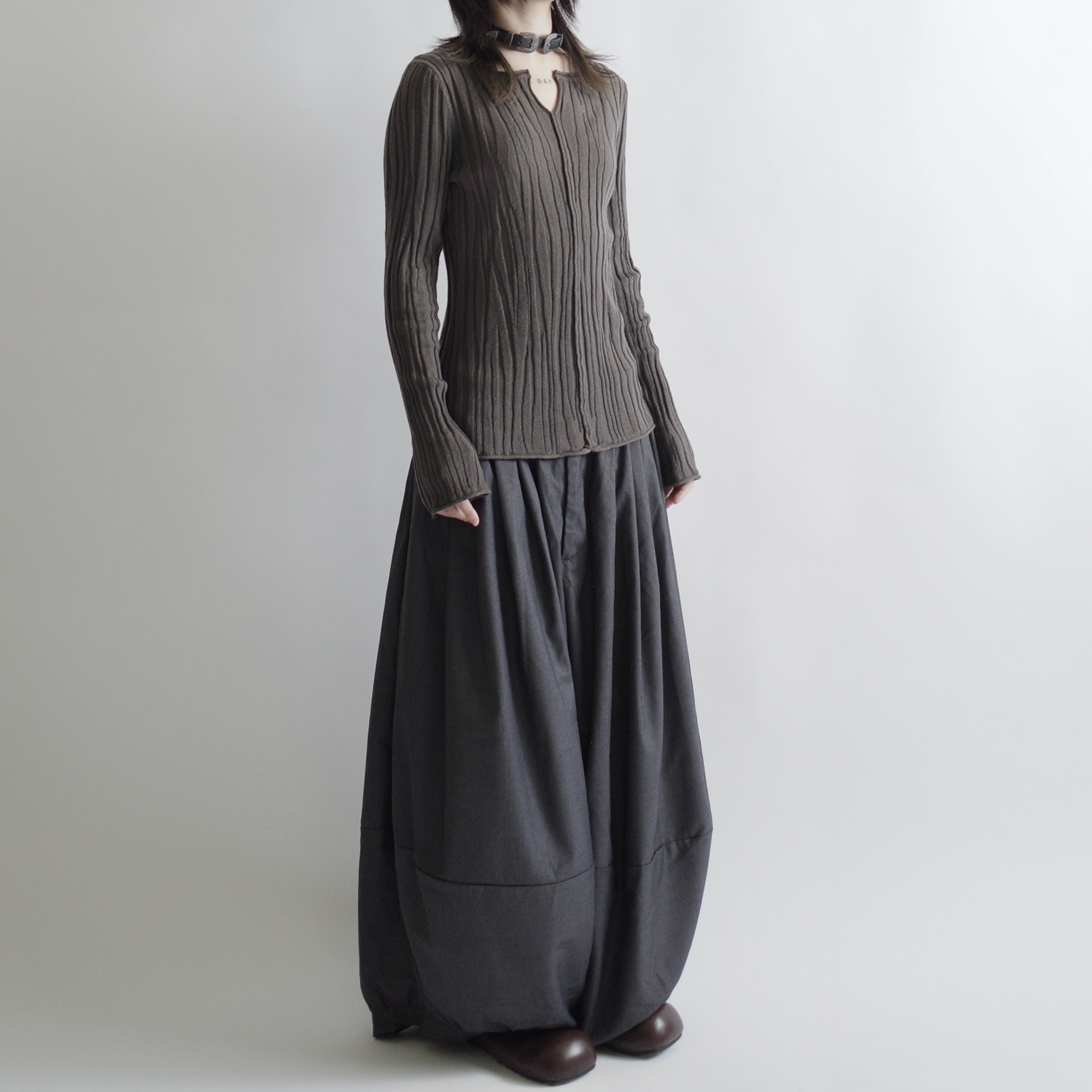 深灰燈籠西裝寬褲