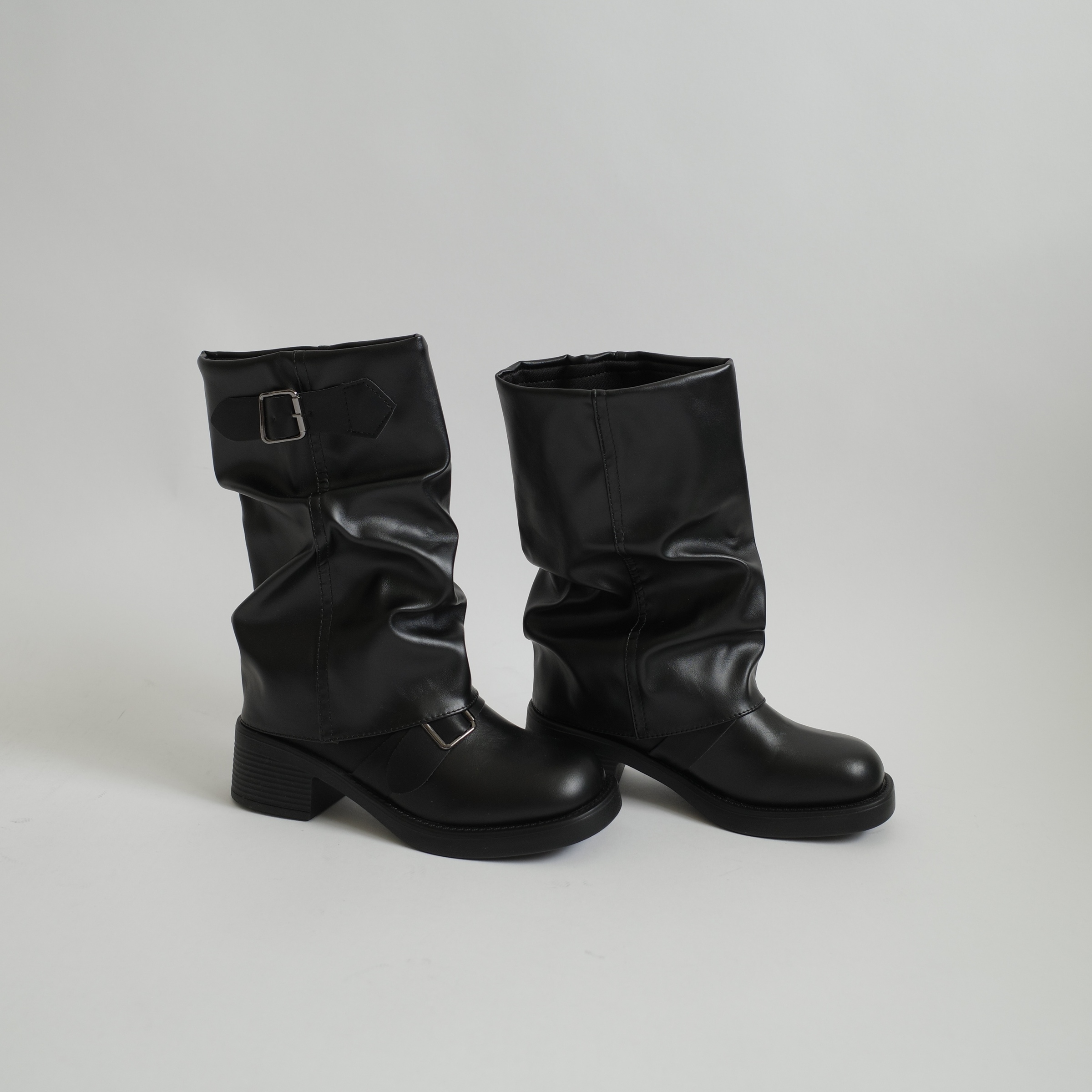 皮帶釦中筒圓頭堆堆靴黑