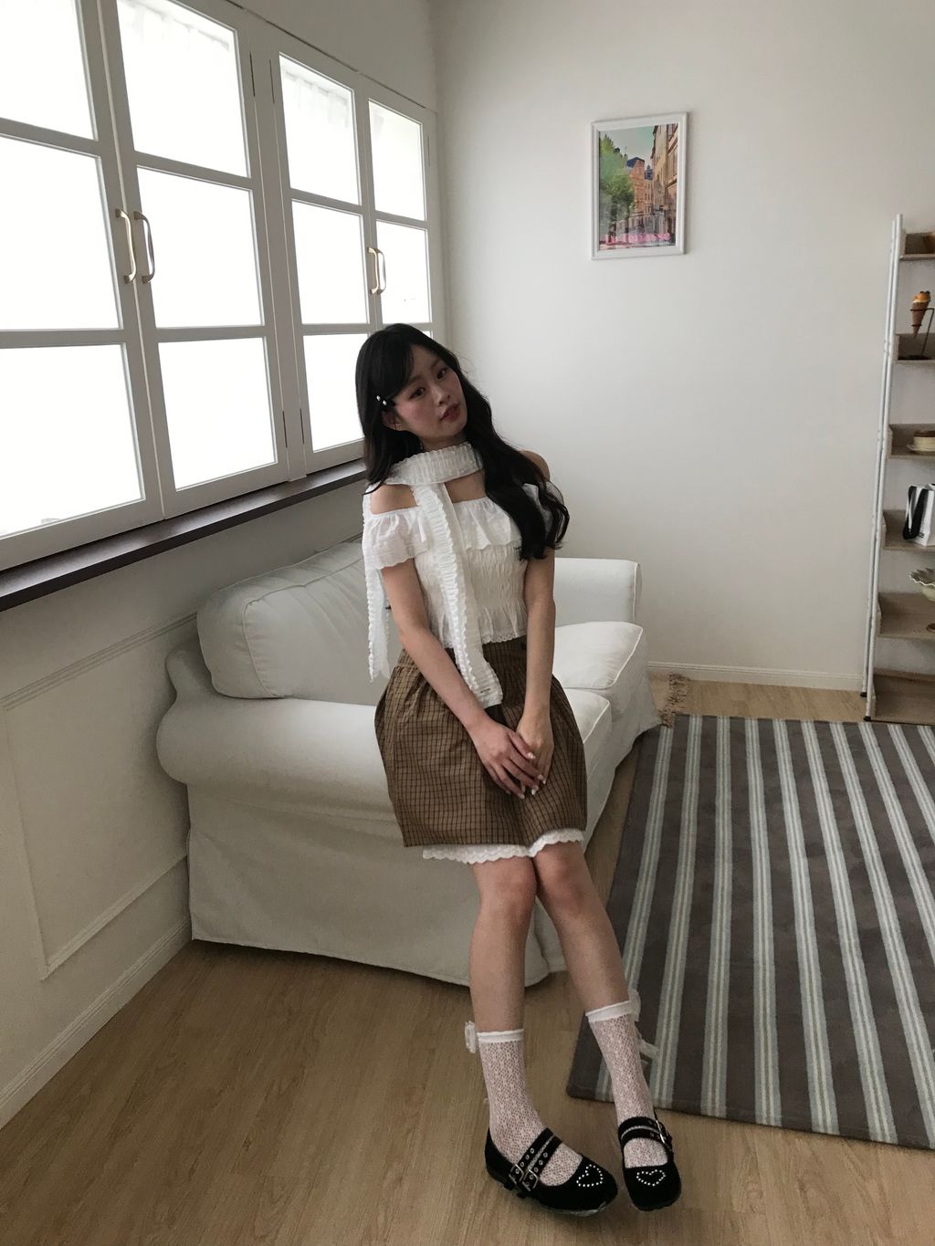 白色雕花上衣5