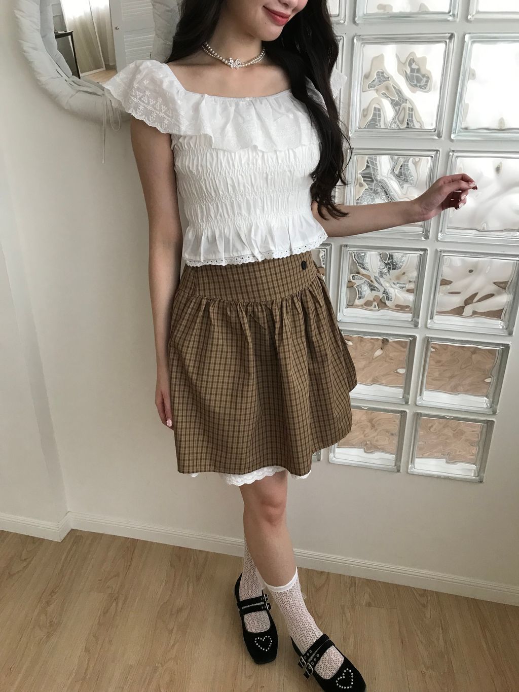白色雕花上衣12
