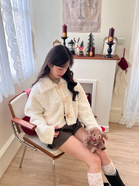 韓國羊羔毛牛角釦外套2