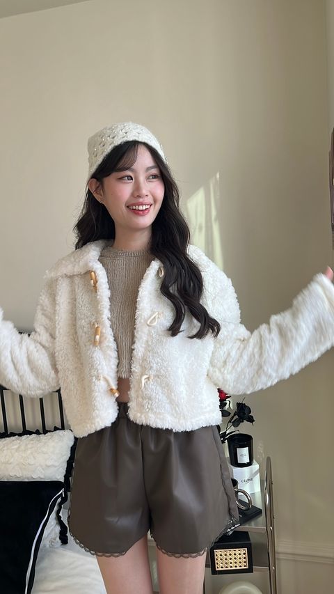 韓國羊羔毛牛角釦外套11