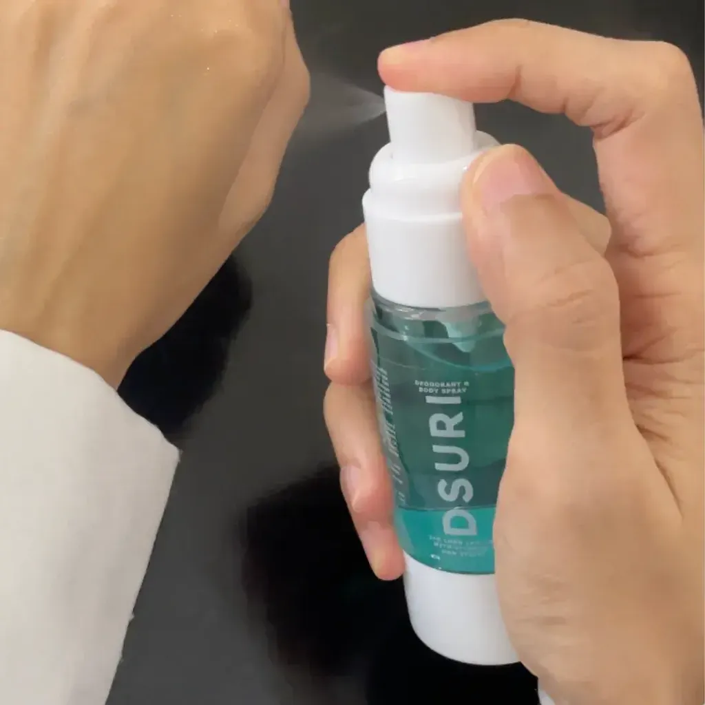 Gambar Spray Dekat Tangan