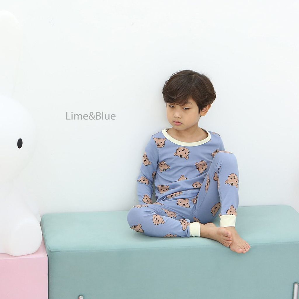 FB93B341-B5F3-40E1-9DD9-5ADB1DE268A5