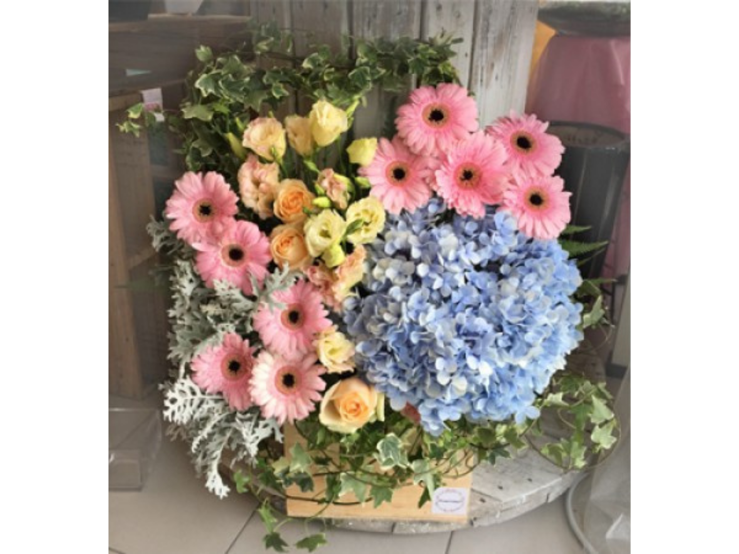 wooden flower box ss2 florist petaling jaya flower pj kl online flower delivery .png