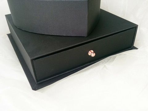 heavenly heart box comparment closed-600x450.jpg