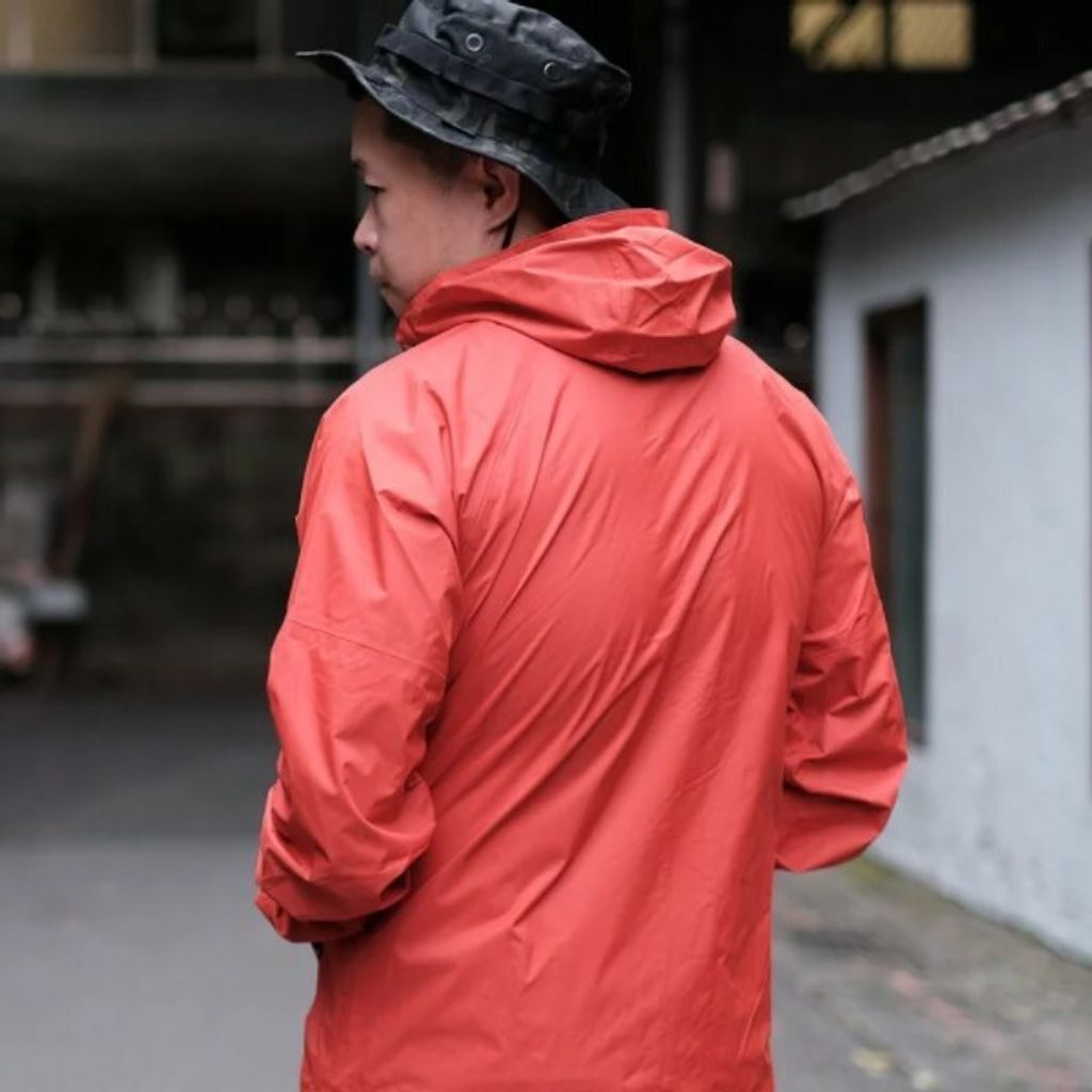 全境防雨風衣-輕量款共6色-日蝕紅3.jpg