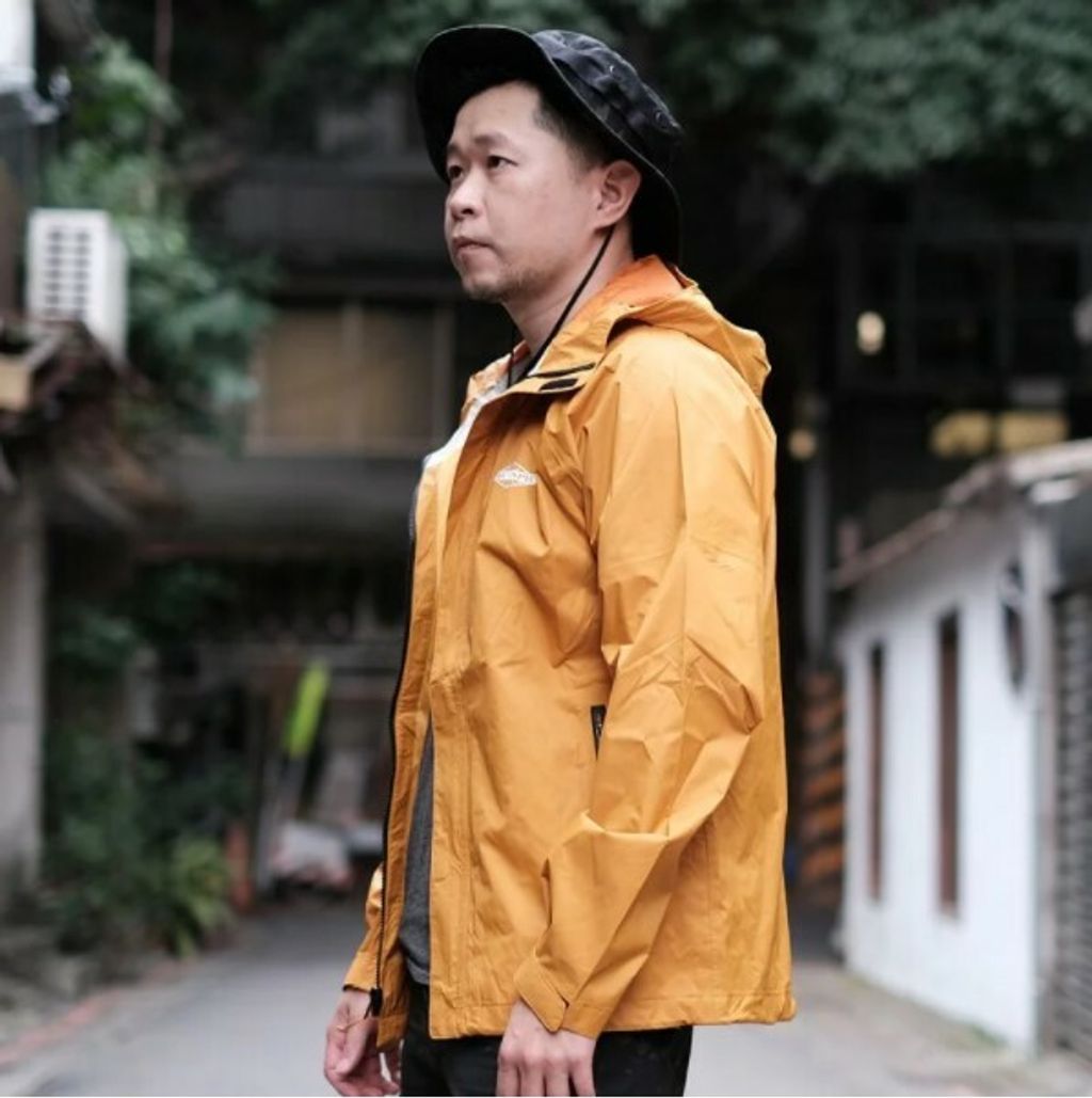 全境防雨風衣-輕量款共6色-赭黃4.jpg