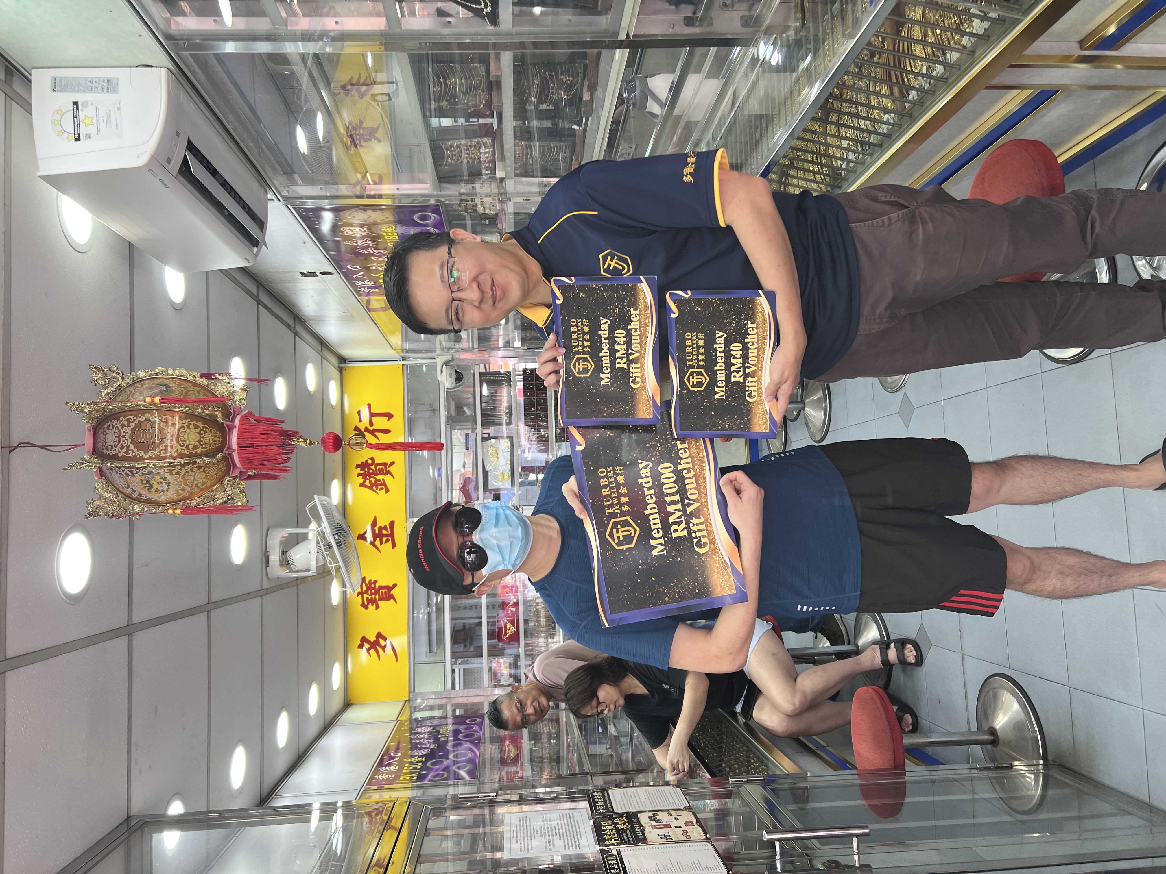 四奖 RM1000 Gift Voucher 第一份合照