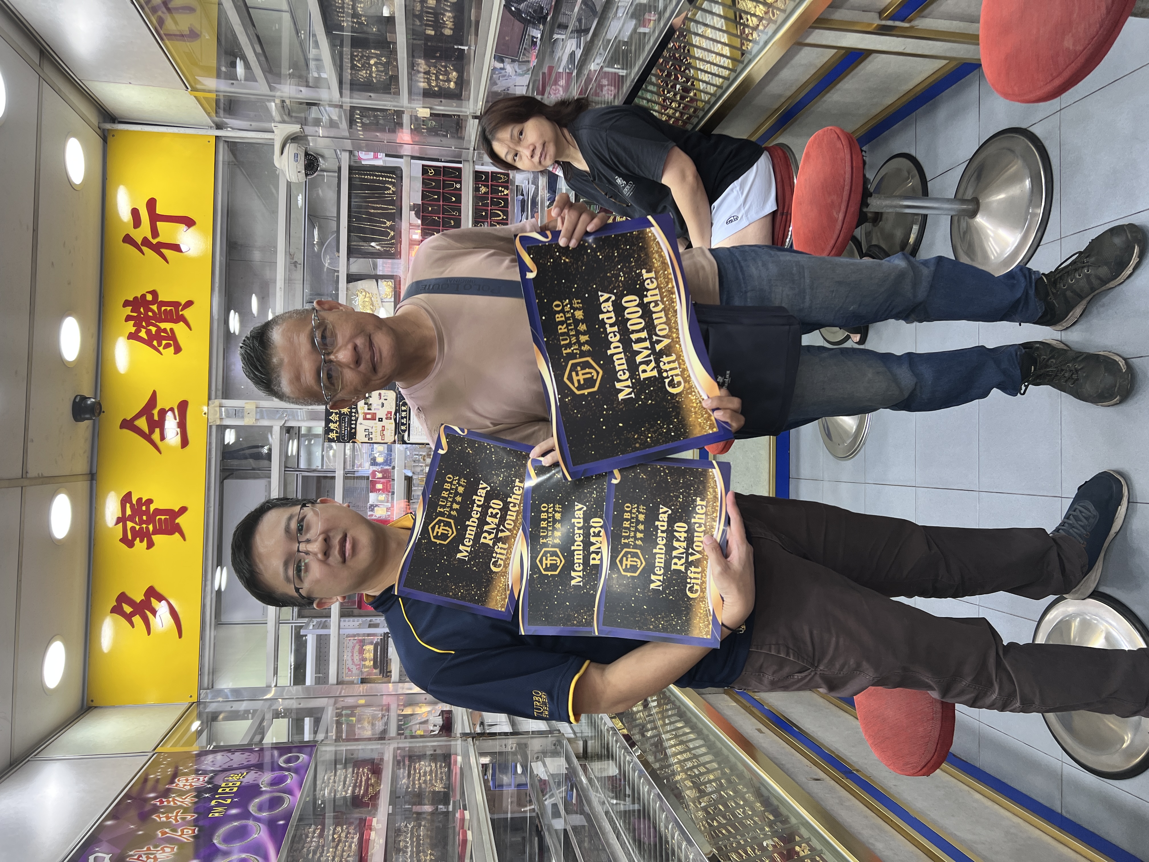 四奖 RM1000 Gift Voucher 第二份合照